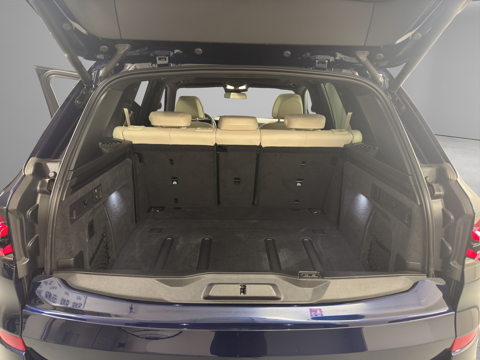 BMW X5 M60i xDrive-image-9