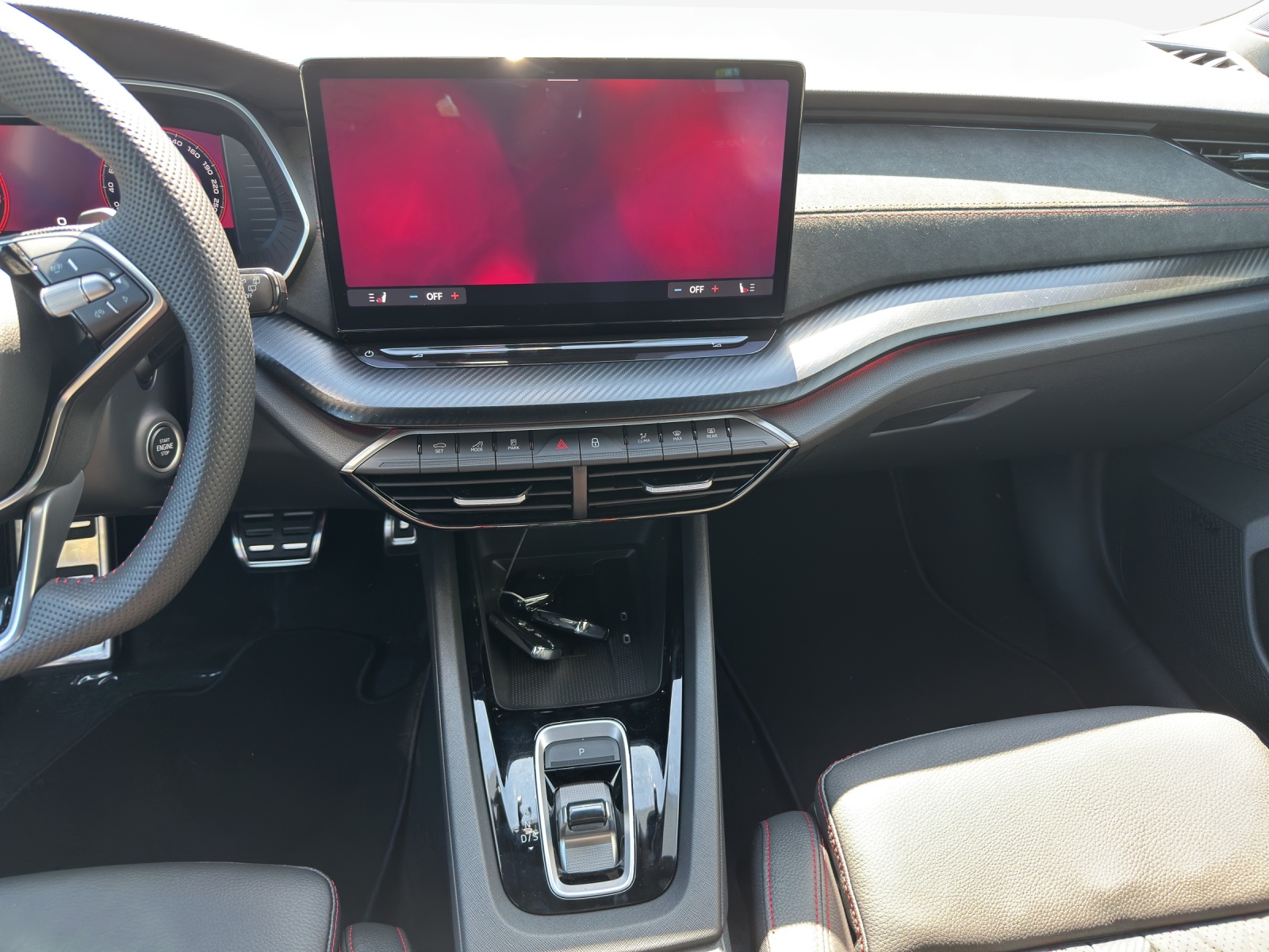 SKODA Octavia Combi 2.0 TSI DSG RS 30 Years Edition-image-10