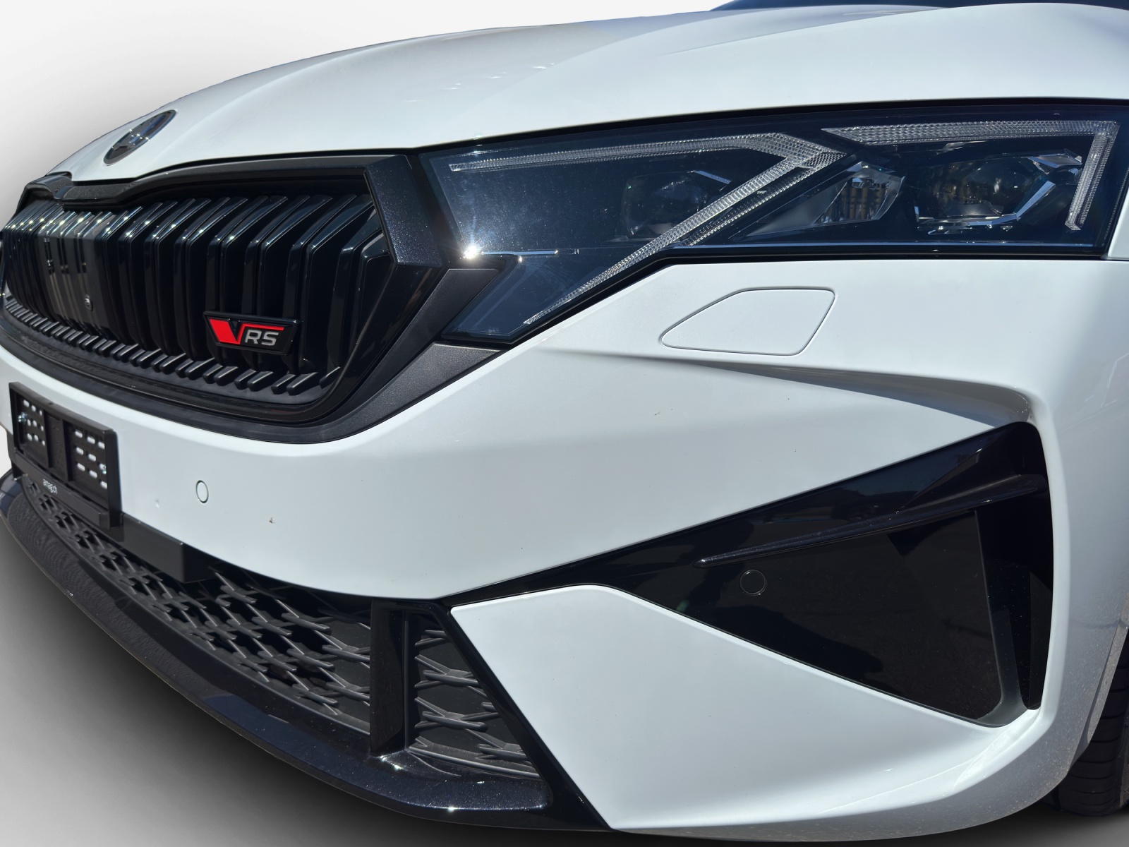 SKODA Octavia Combi 2.0 TSI DSG RS 30 Years Edition-image-13