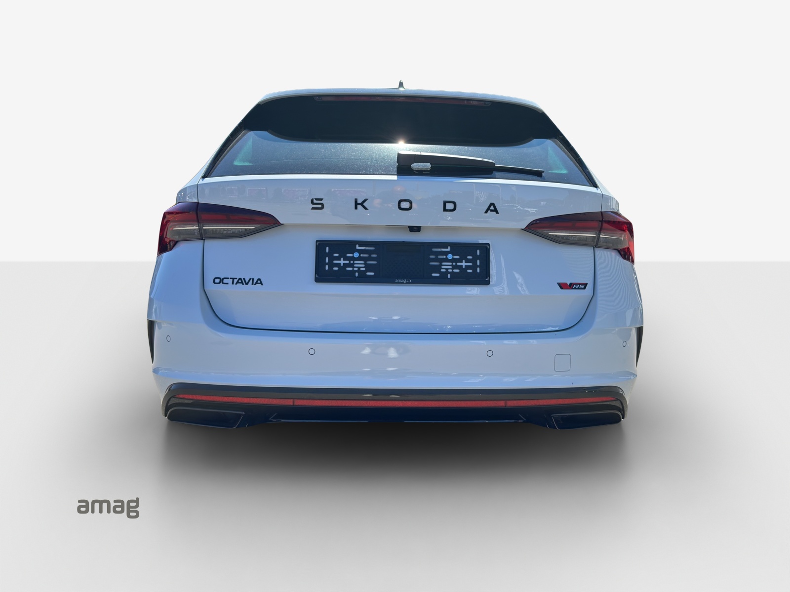 SKODA Octavia Combi 2.0 TSI DSG RS 30 Years Edition-image-3