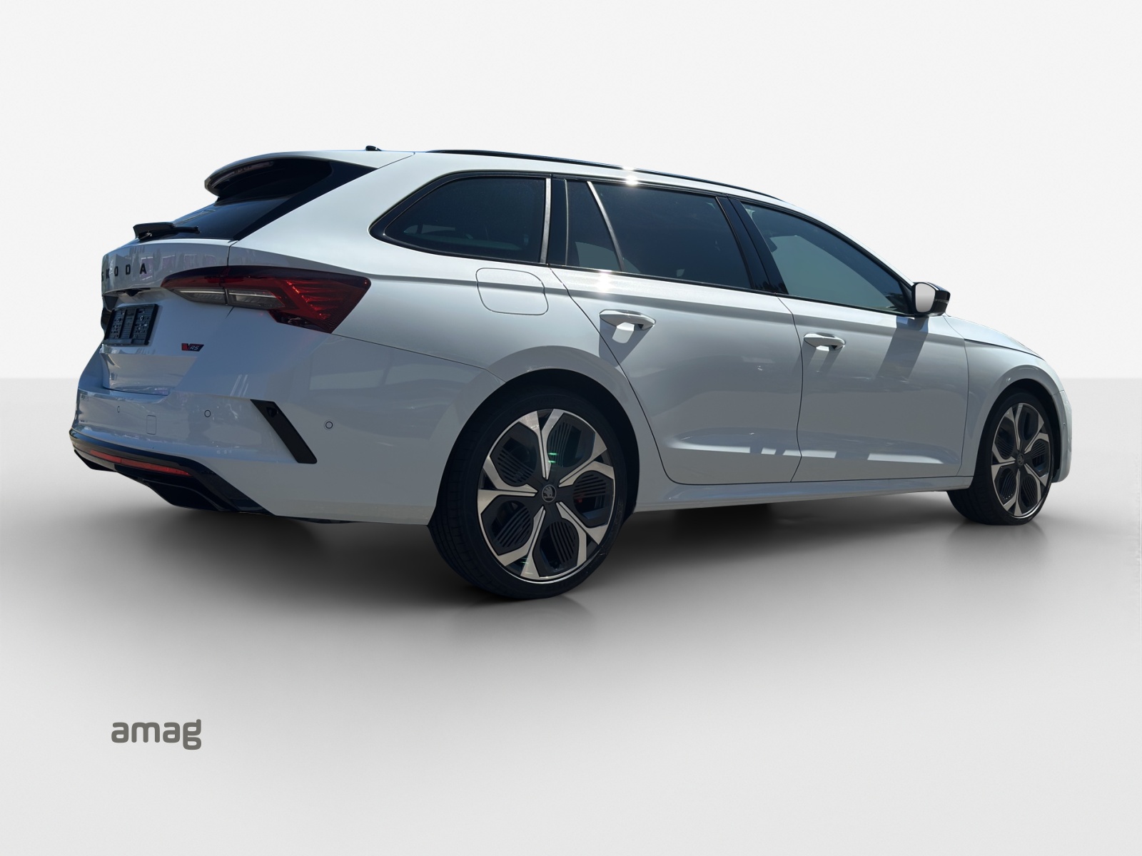 SKODA Octavia Combi 2.0 TSI DSG RS 30 Years Edition-image-4