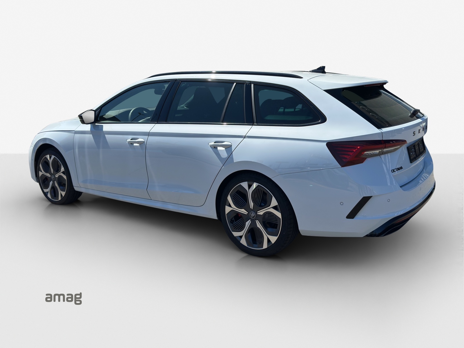 SKODA Octavia Combi 2.0 TSI DSG RS 30 Years Edition-image-2