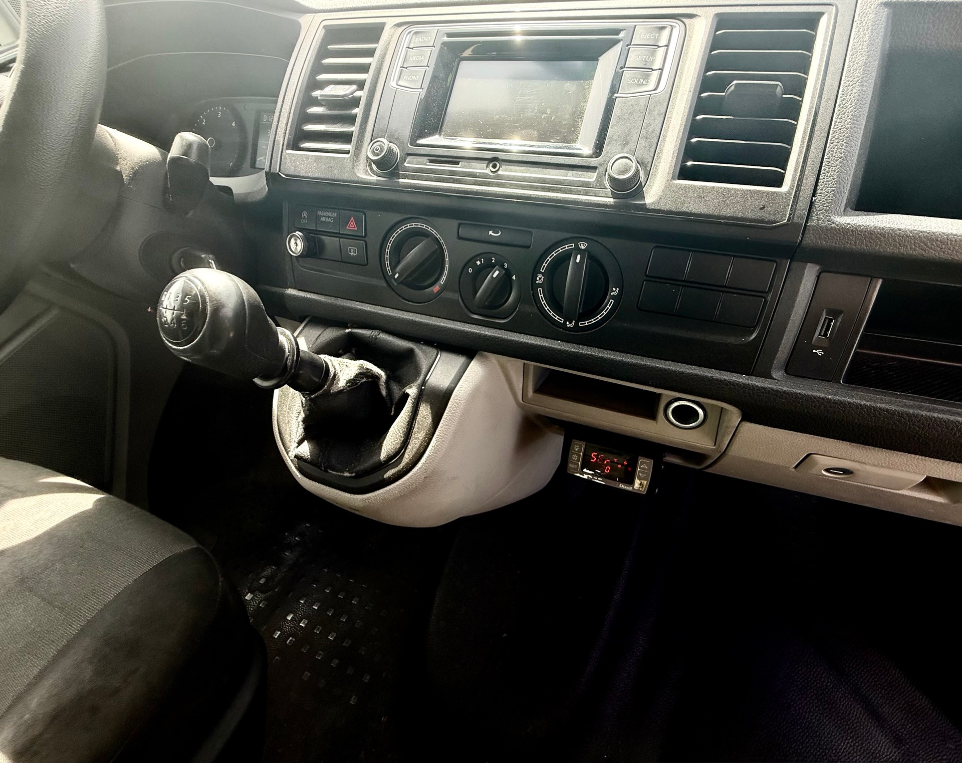 VW T6 2.0 TDI Kühlwagen mit Hebebühne-image-8