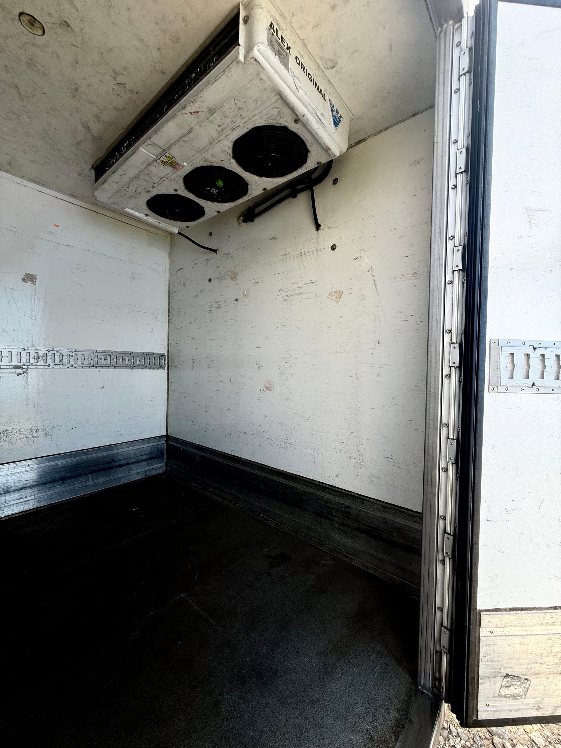 VW T6 2.0 TDI Kühlwagen mit Hebebühne-image-11