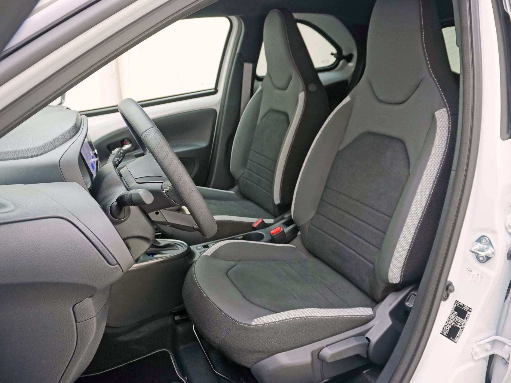 TOYOTA Aygo X 1.5 VVT-i HSD GR Sport ** mit JBL HiFi 😎 **-image-6