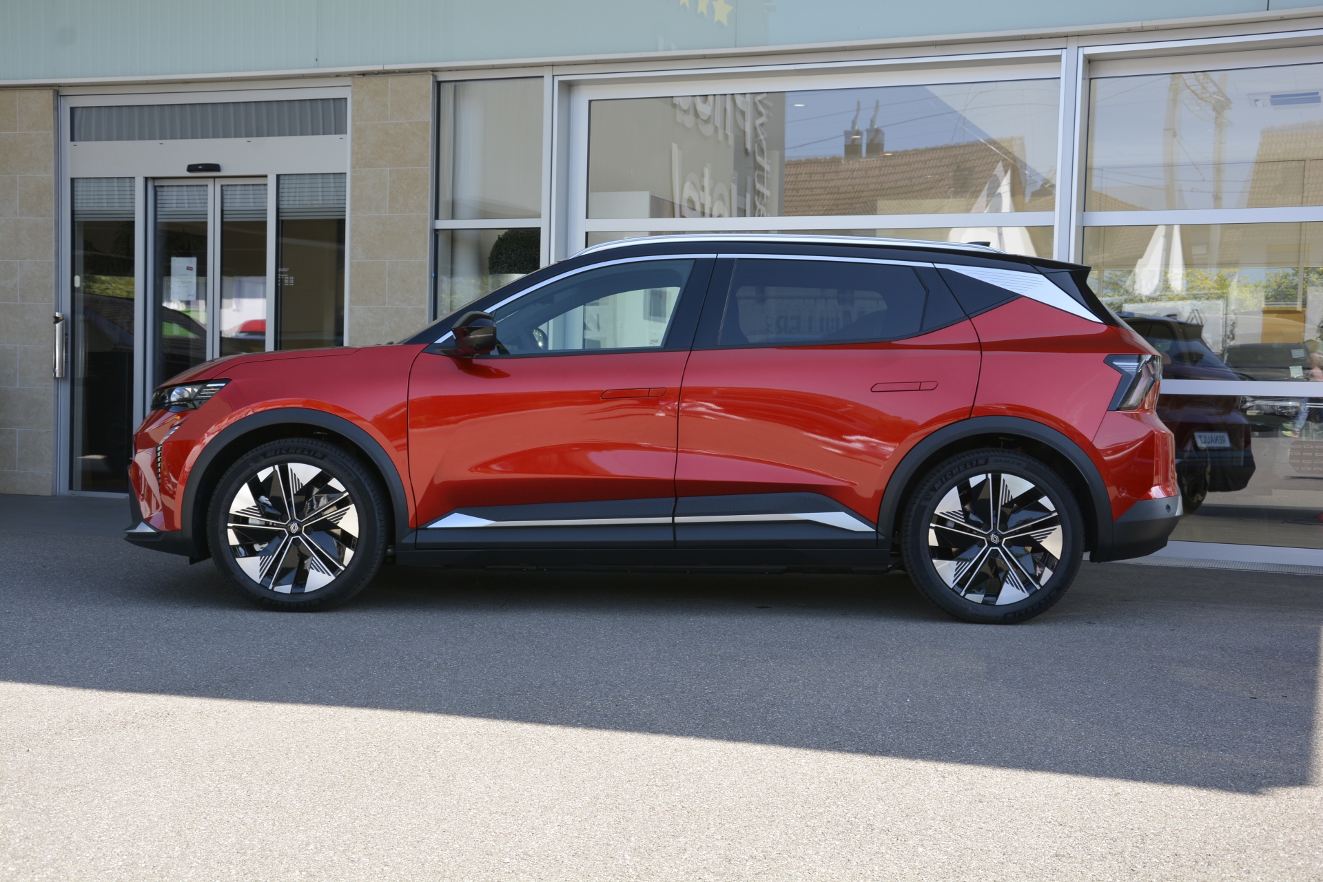 RENAULT SCENIC E-TECH ELECTRIC iconic 220 PS Long Range-image-2
