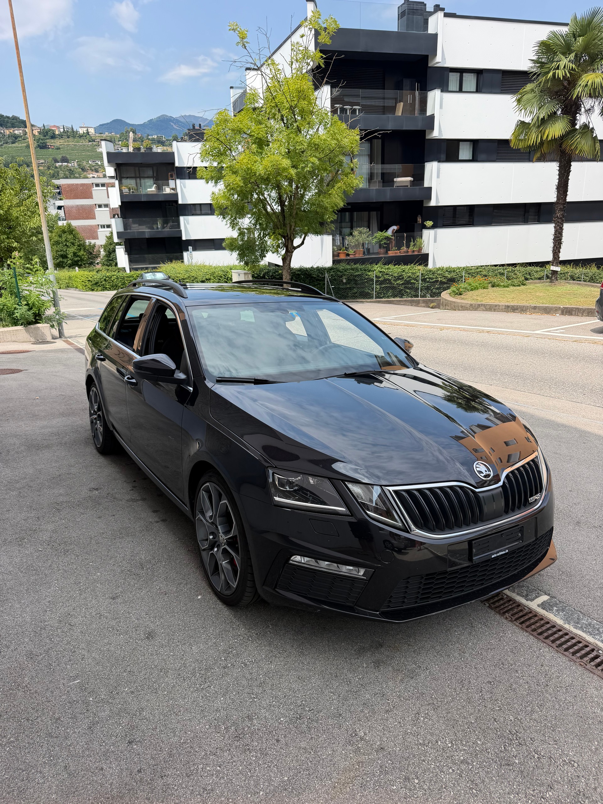 SKODA Octavia Combi 2.0 TSI RS DSG-image-1
