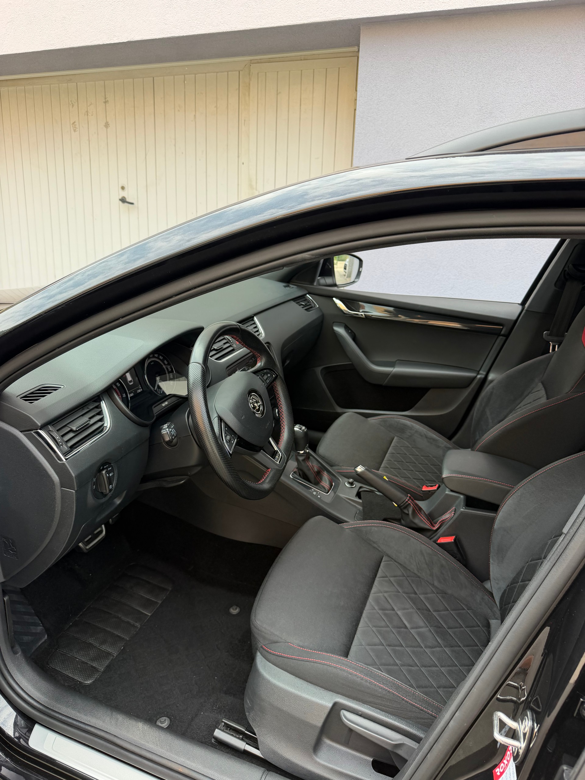 SKODA Octavia Combi 2.0 TSI RS DSG-image-6