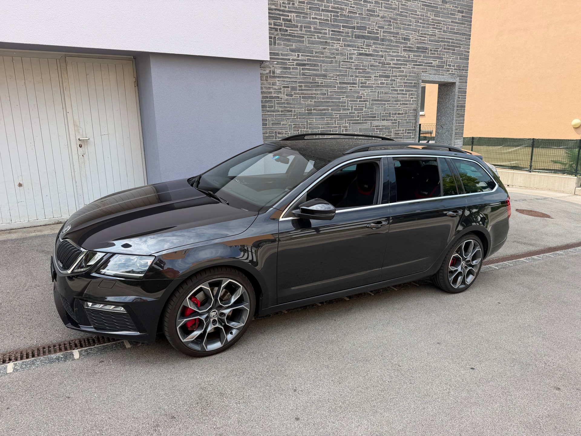 SKODA Octavia Combi 2.0 TSI RS DSG-image-2