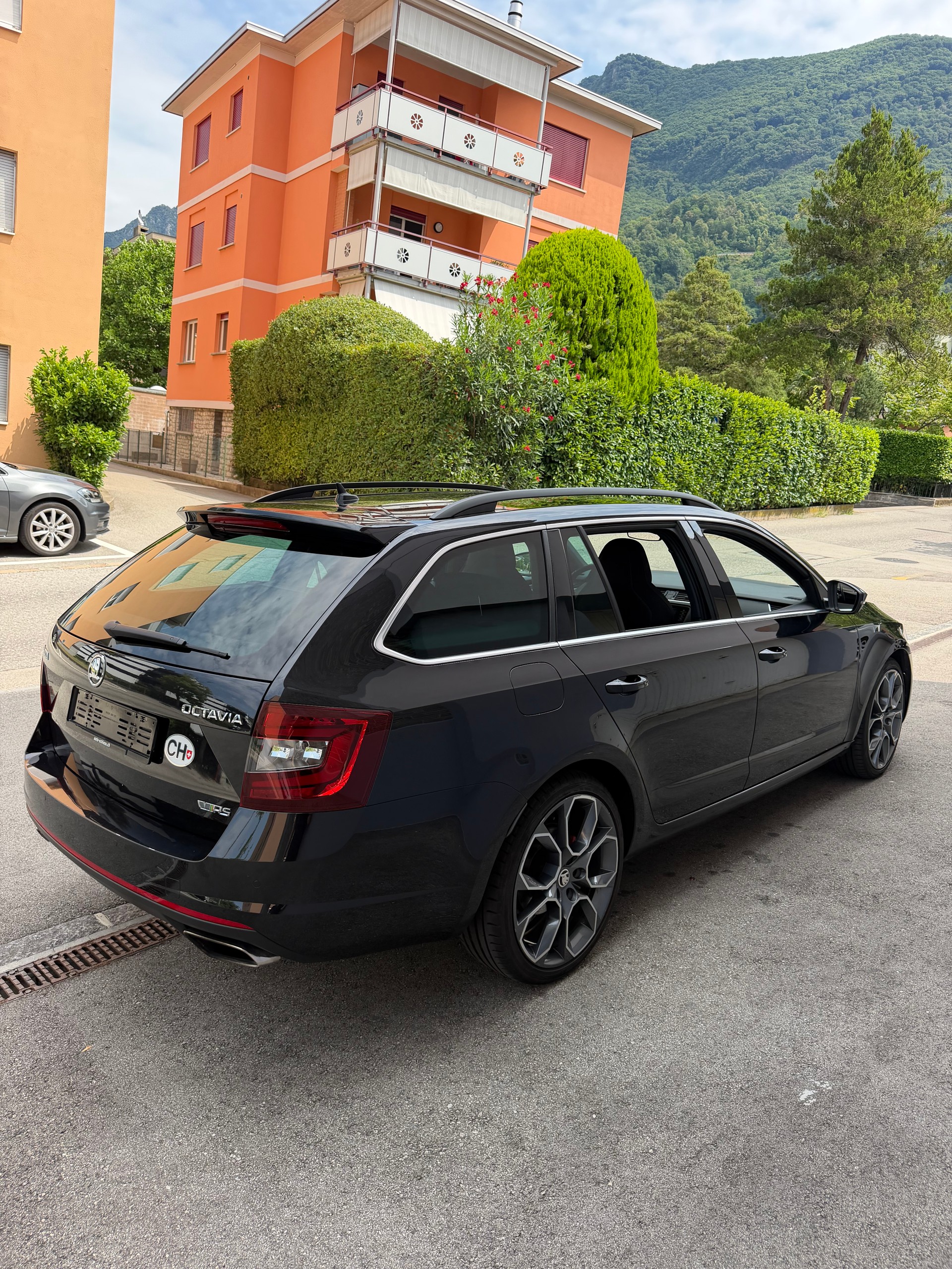 SKODA Octavia Combi 2.0 TSI RS DSG-image-5