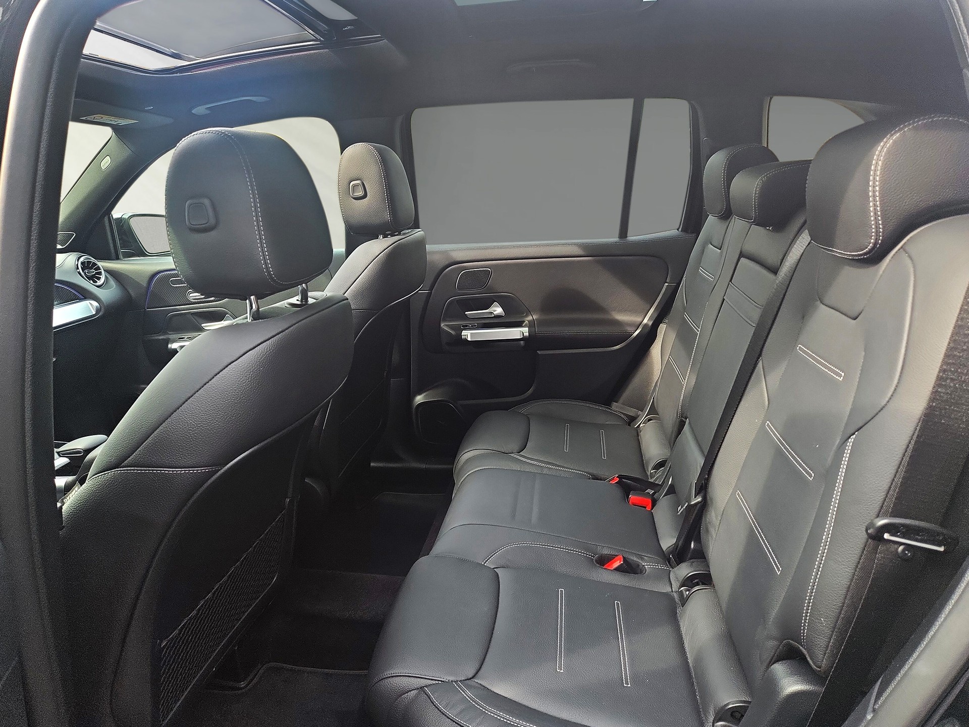 MERCEDES-BENZ GLB 250 4Matic AMG Line 8G-Tronic-image-6