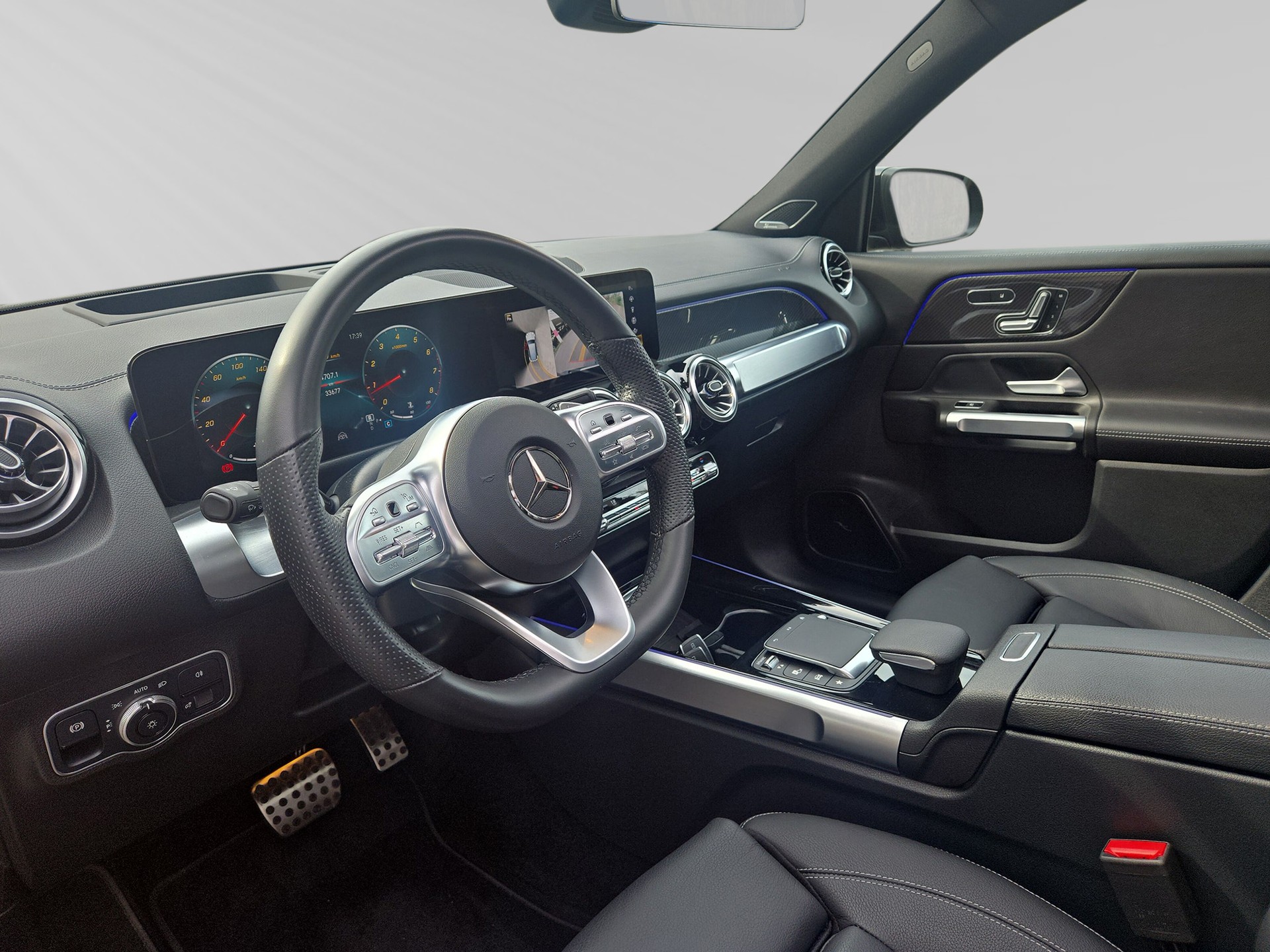 MERCEDES-BENZ GLB 250 4Matic AMG Line 8G-Tronic-image-3
