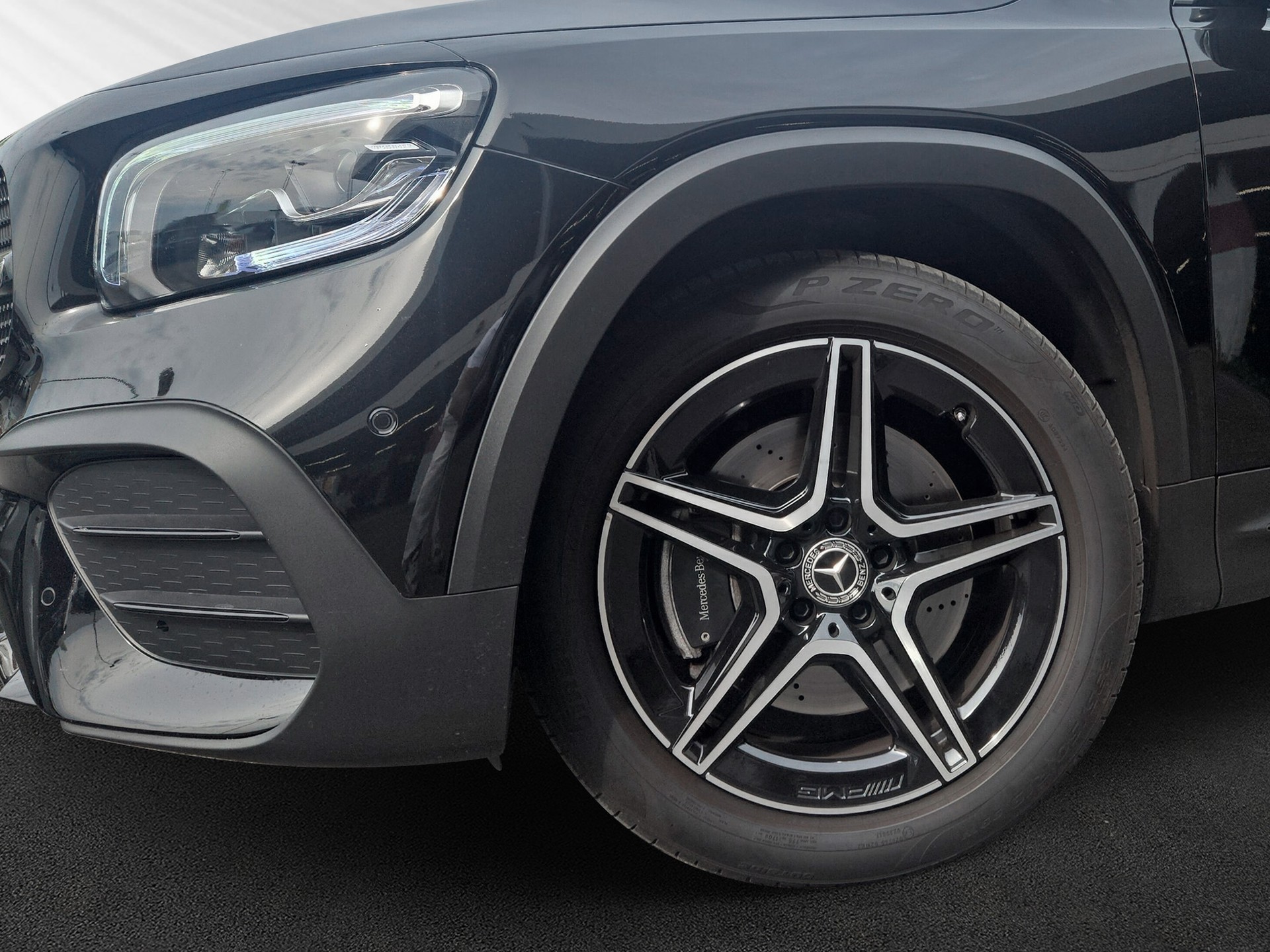 MERCEDES-BENZ GLB 250 4Matic AMG Line 8G-Tronic-image-8