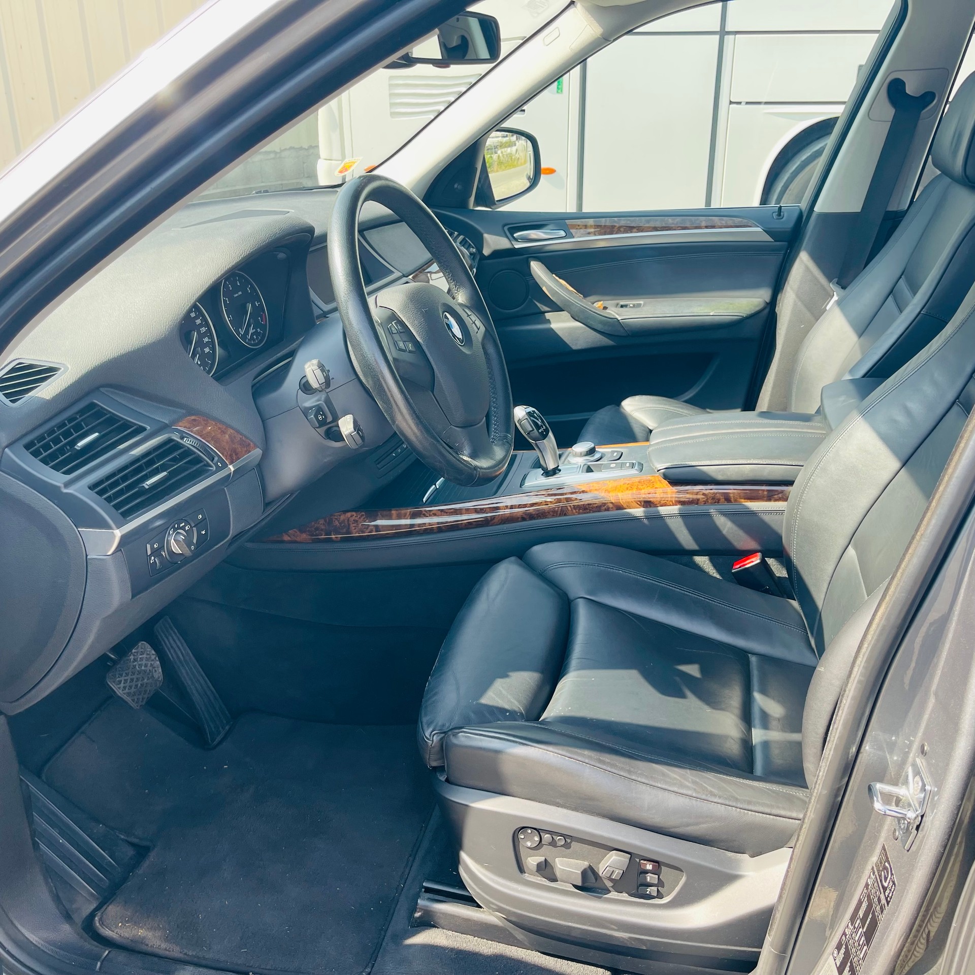BMW X5 xDrive 48i (4.8i) Steptronic-image-8