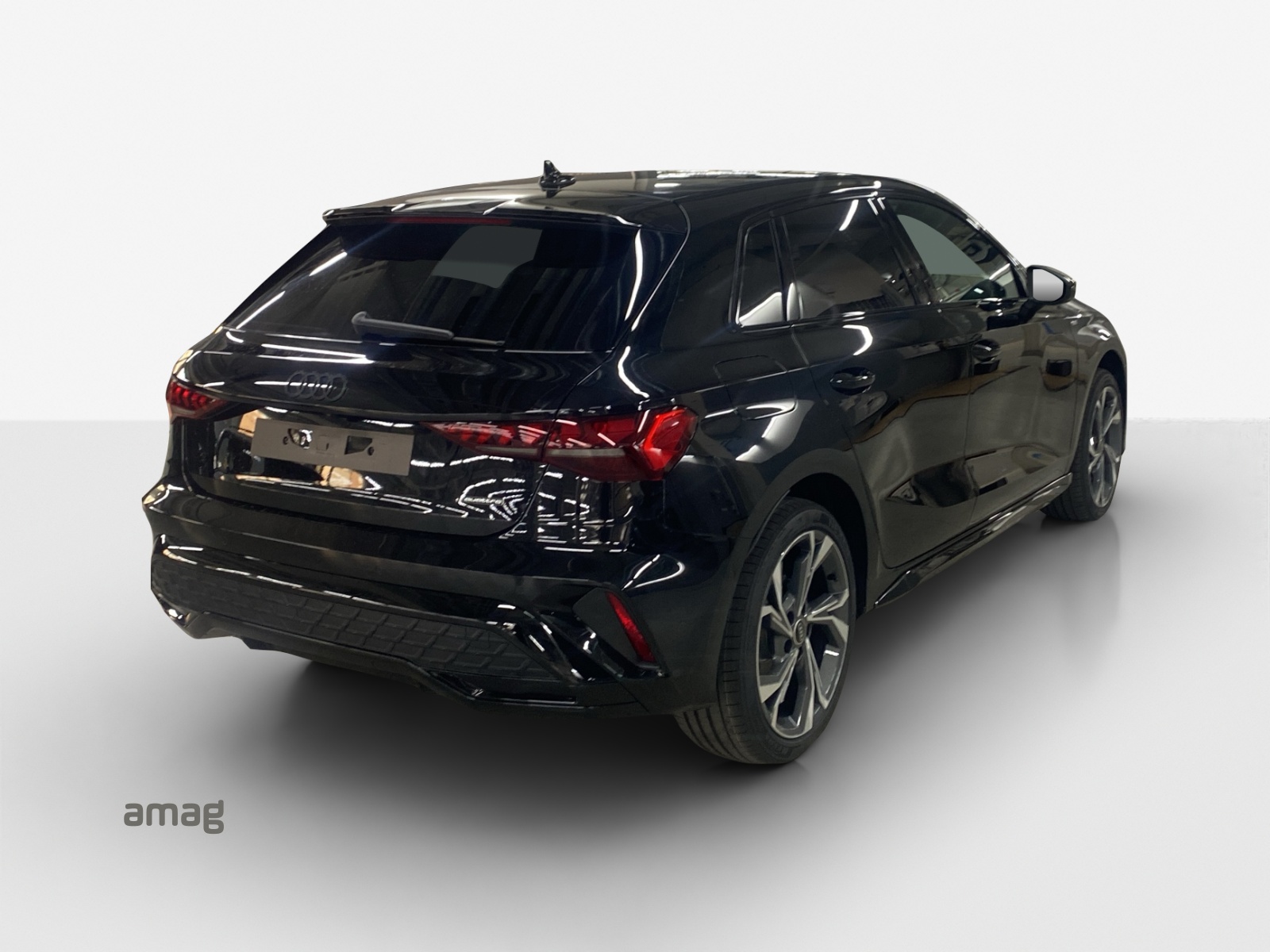 AUDI A3 Sportback TFSI 150 kW quattro S line S tronic-image-4