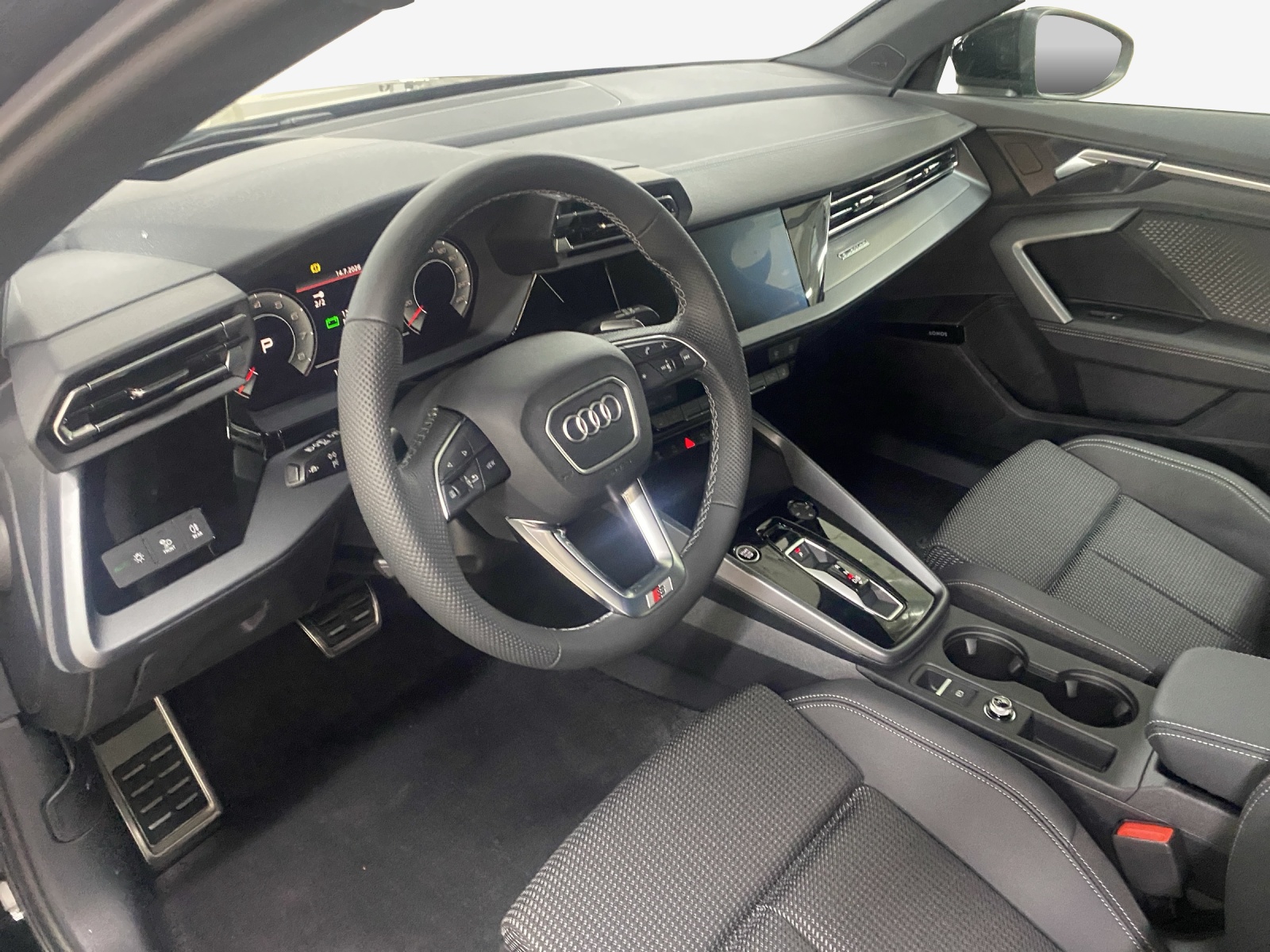AUDI A3 Sportback TFSI 150 kW quattro S line S tronic-image-14