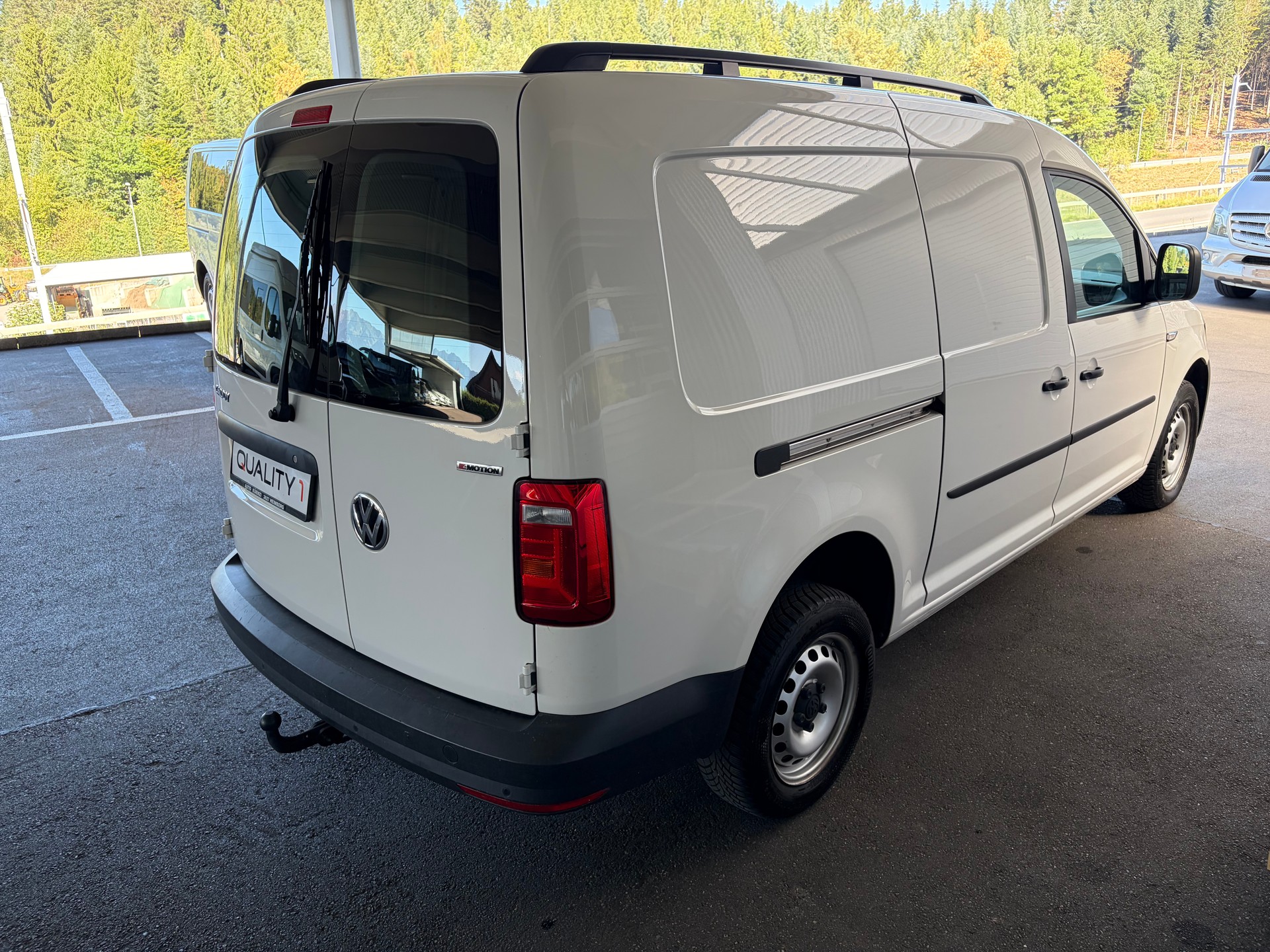 VW Caddy Maxi 2.0TDI 4Motion BlueMotion Technology-image-2