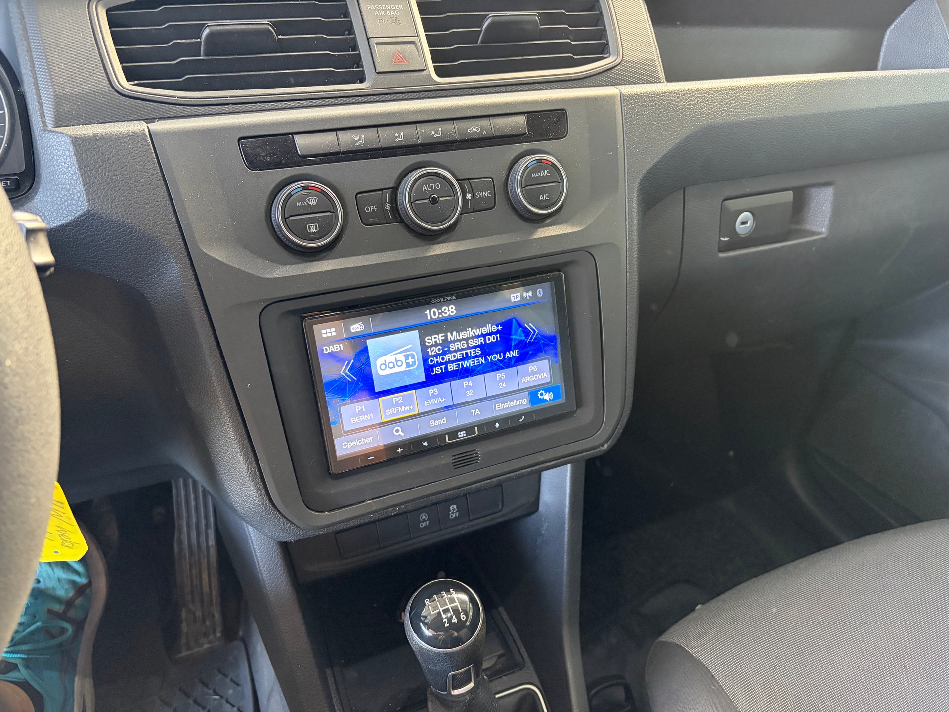 VW Caddy Maxi 2.0TDI 4Motion BlueMotion Technology-image-5