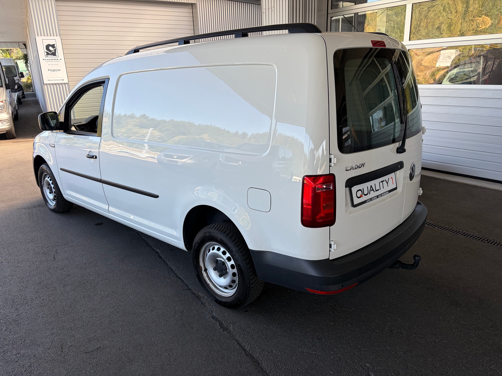 VW Caddy Maxi 2.0TDI 4Motion BlueMotion Technology-image-3