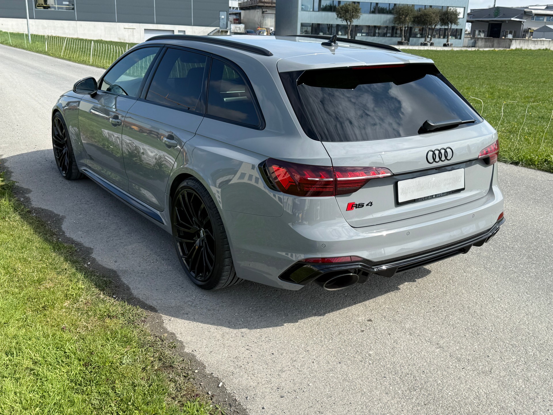 AUDI RS4 Avant quattro tiptronic-image-5
