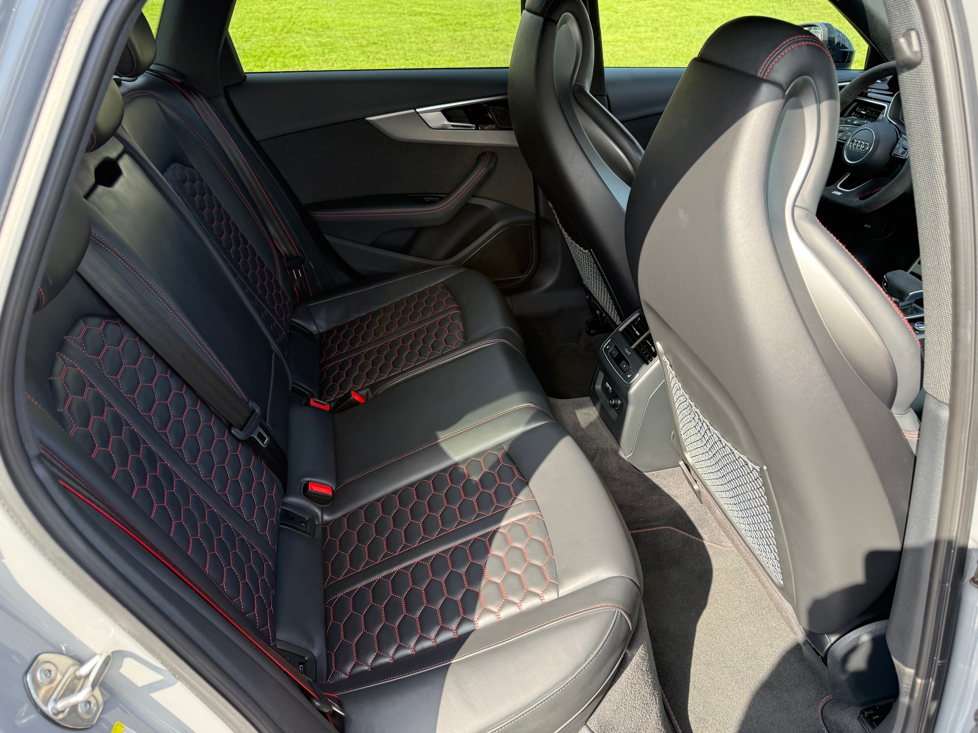 AUDI RS4 Avant quattro tiptronic-image-12