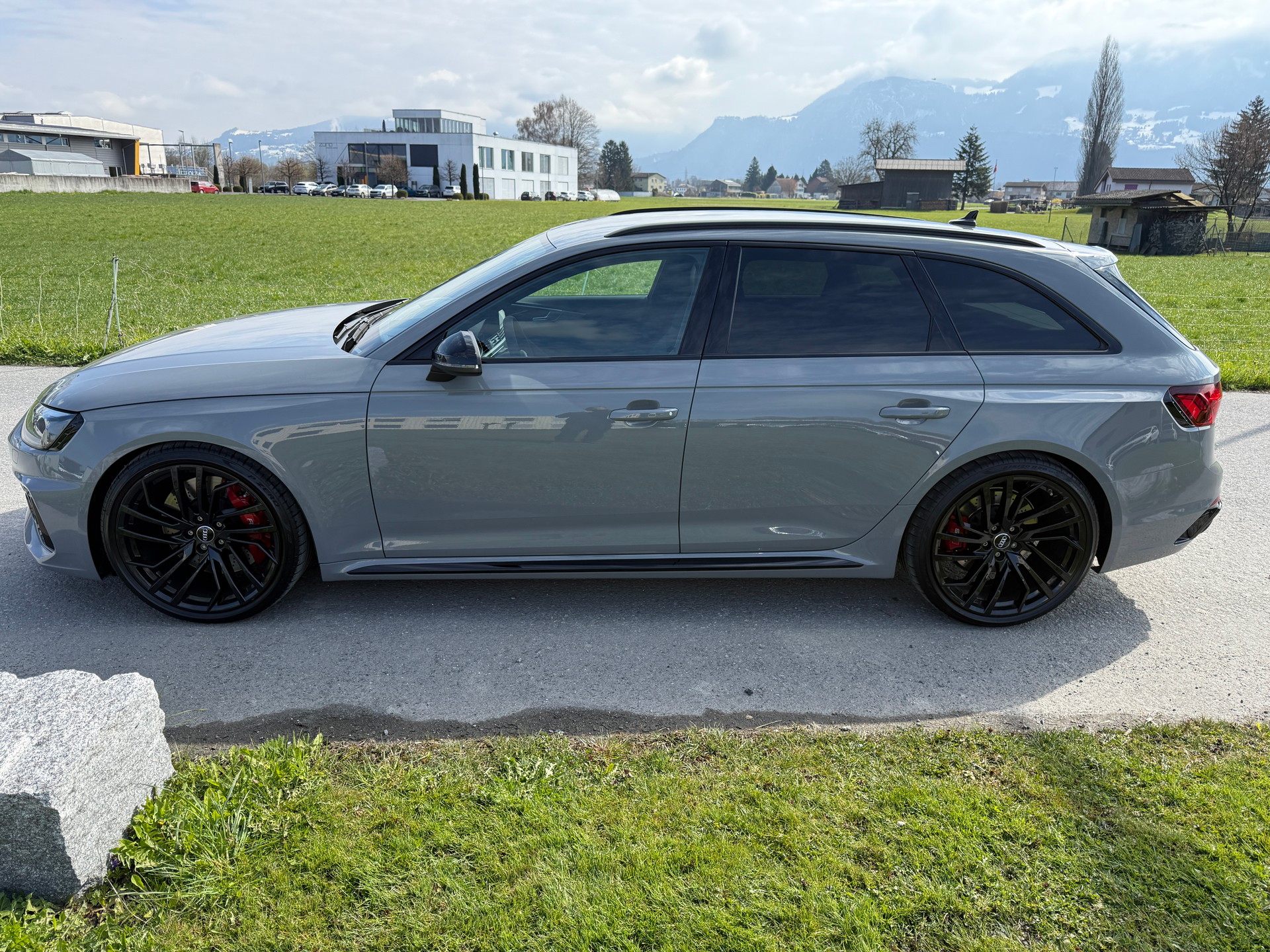 AUDI RS4 Avant quattro tiptronic-image-2