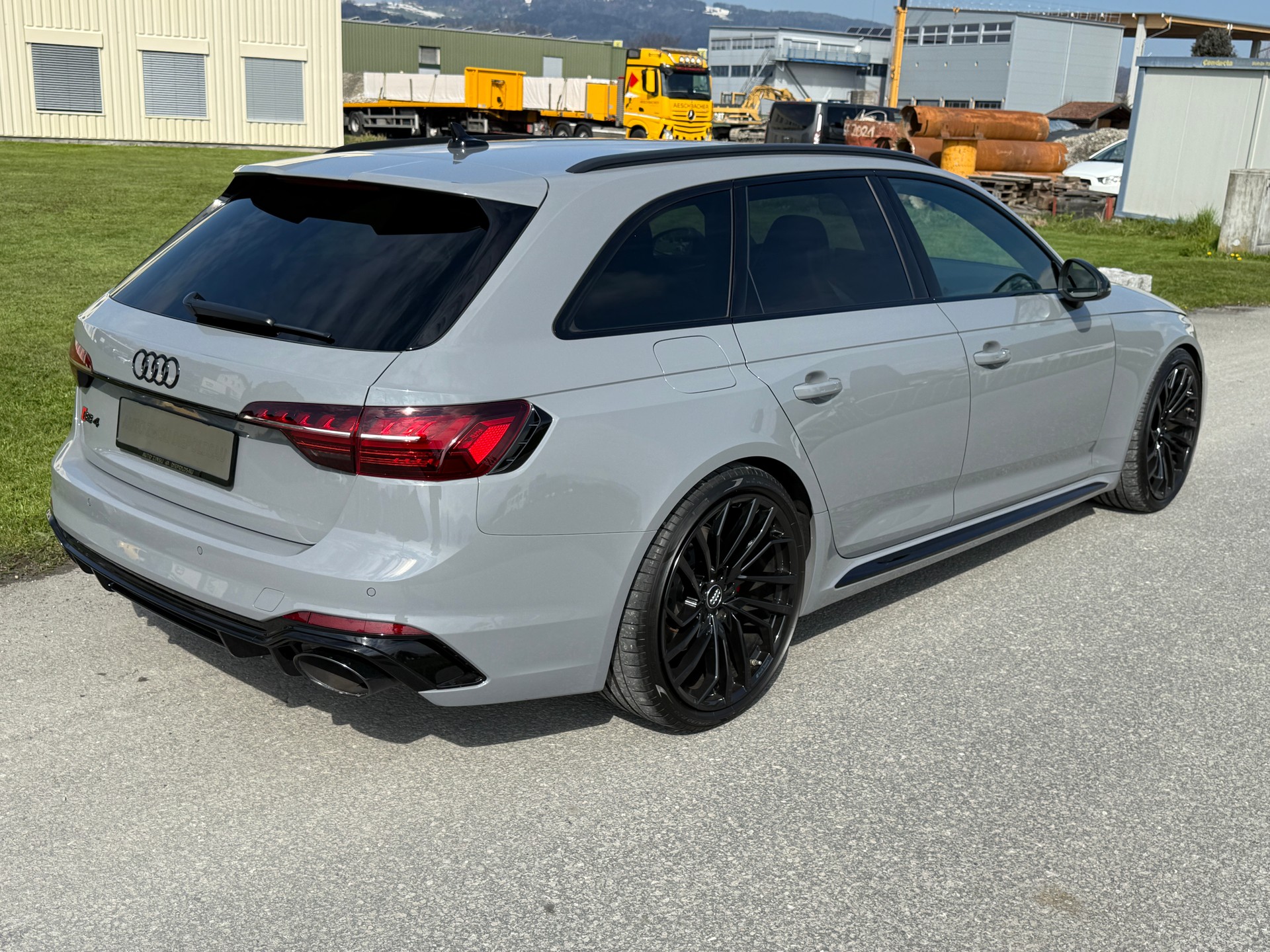 AUDI RS4 Avant quattro tiptronic-image-3