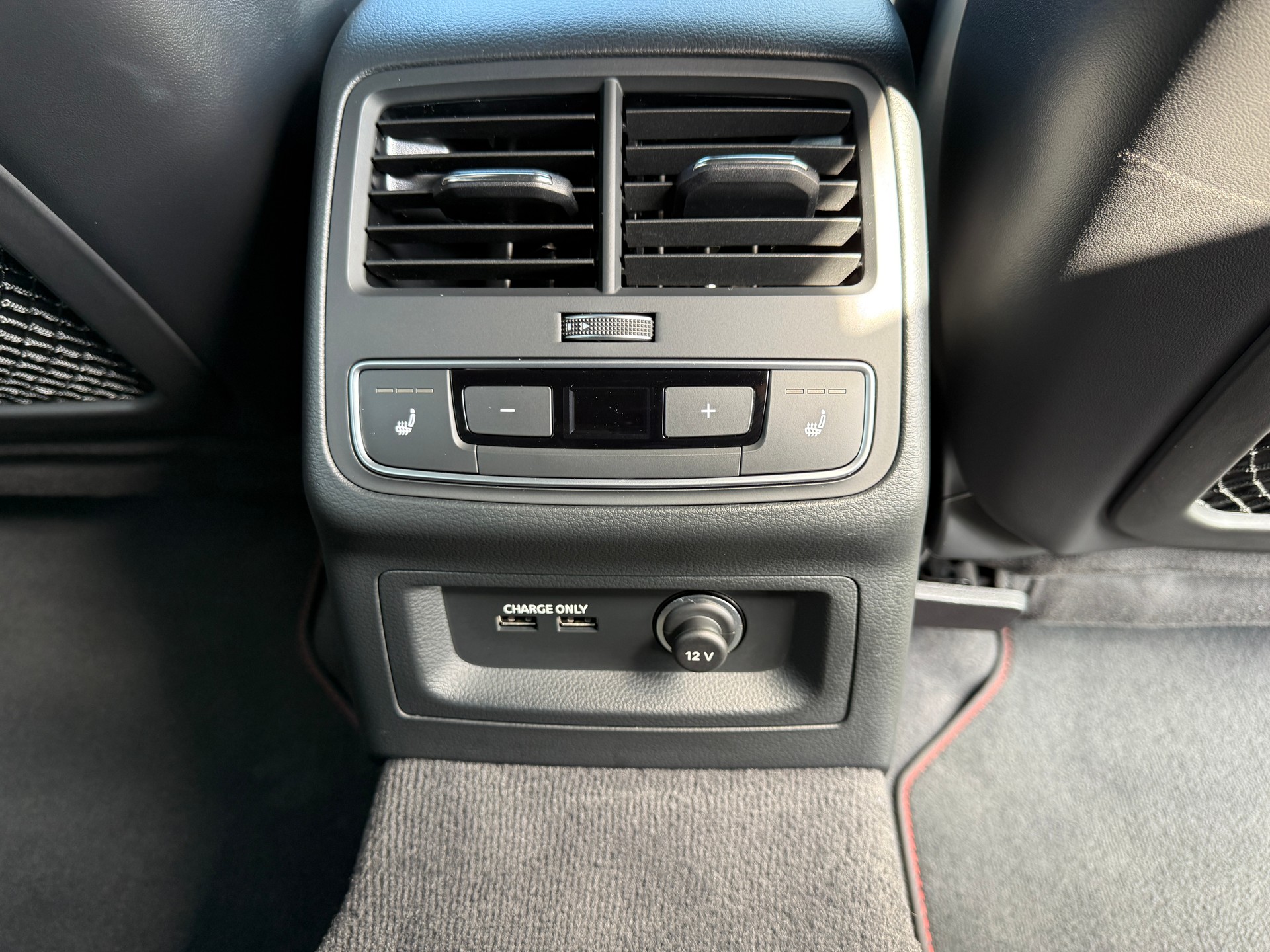 AUDI RS4 Avant quattro tiptronic-image-13