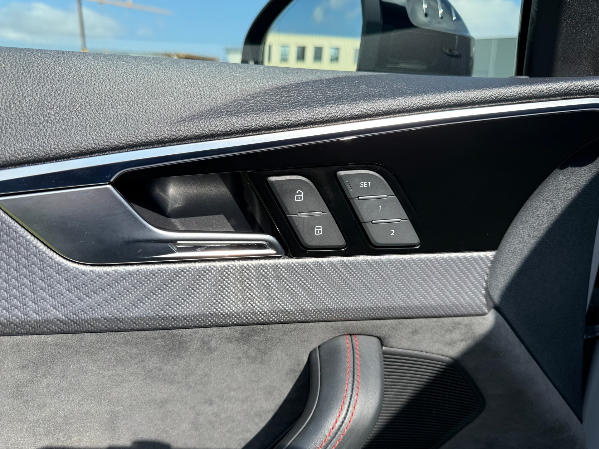 AUDI RS4 Avant quattro tiptronic-image-11