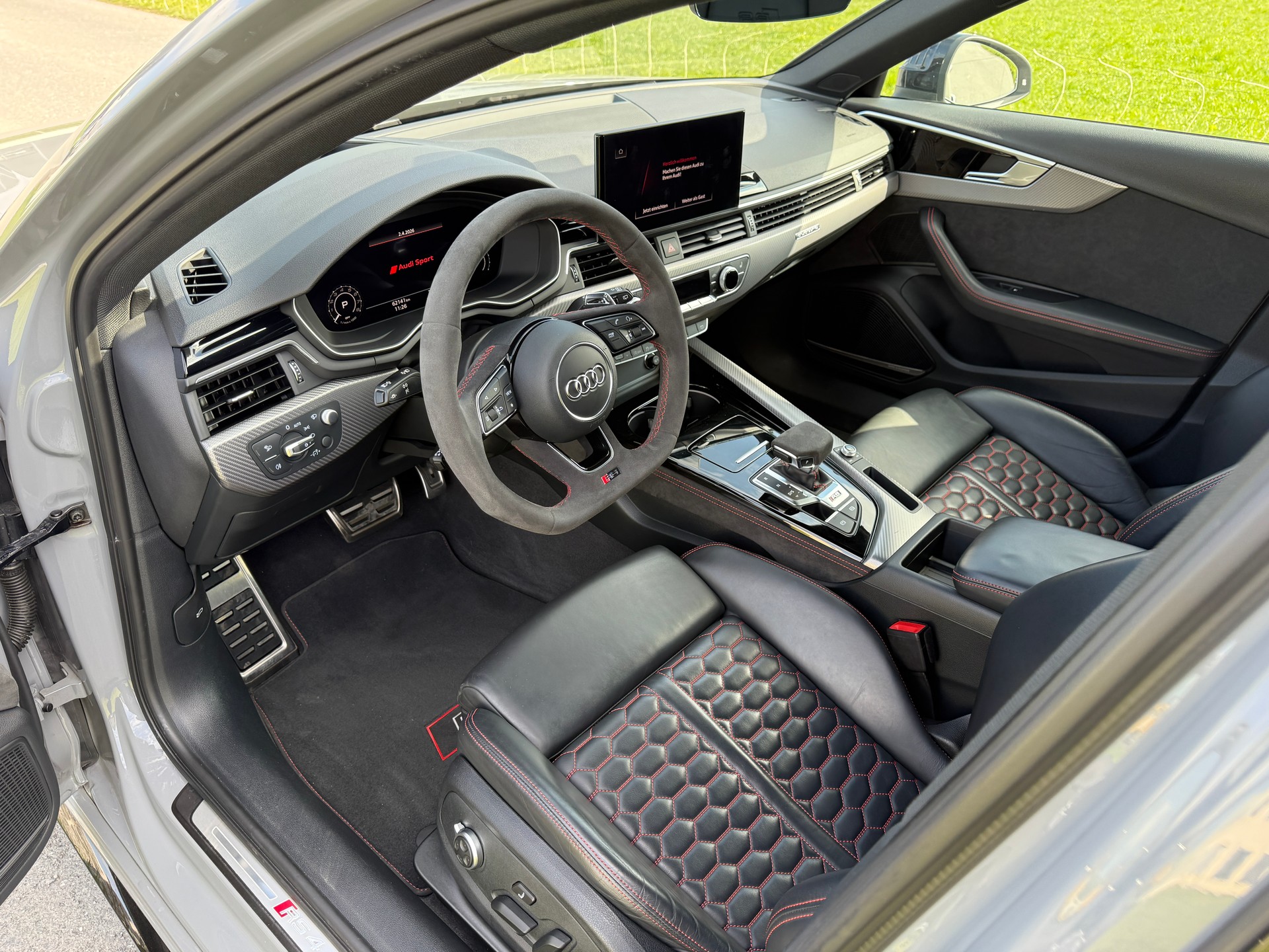 AUDI RS4 Avant quattro tiptronic-image-8