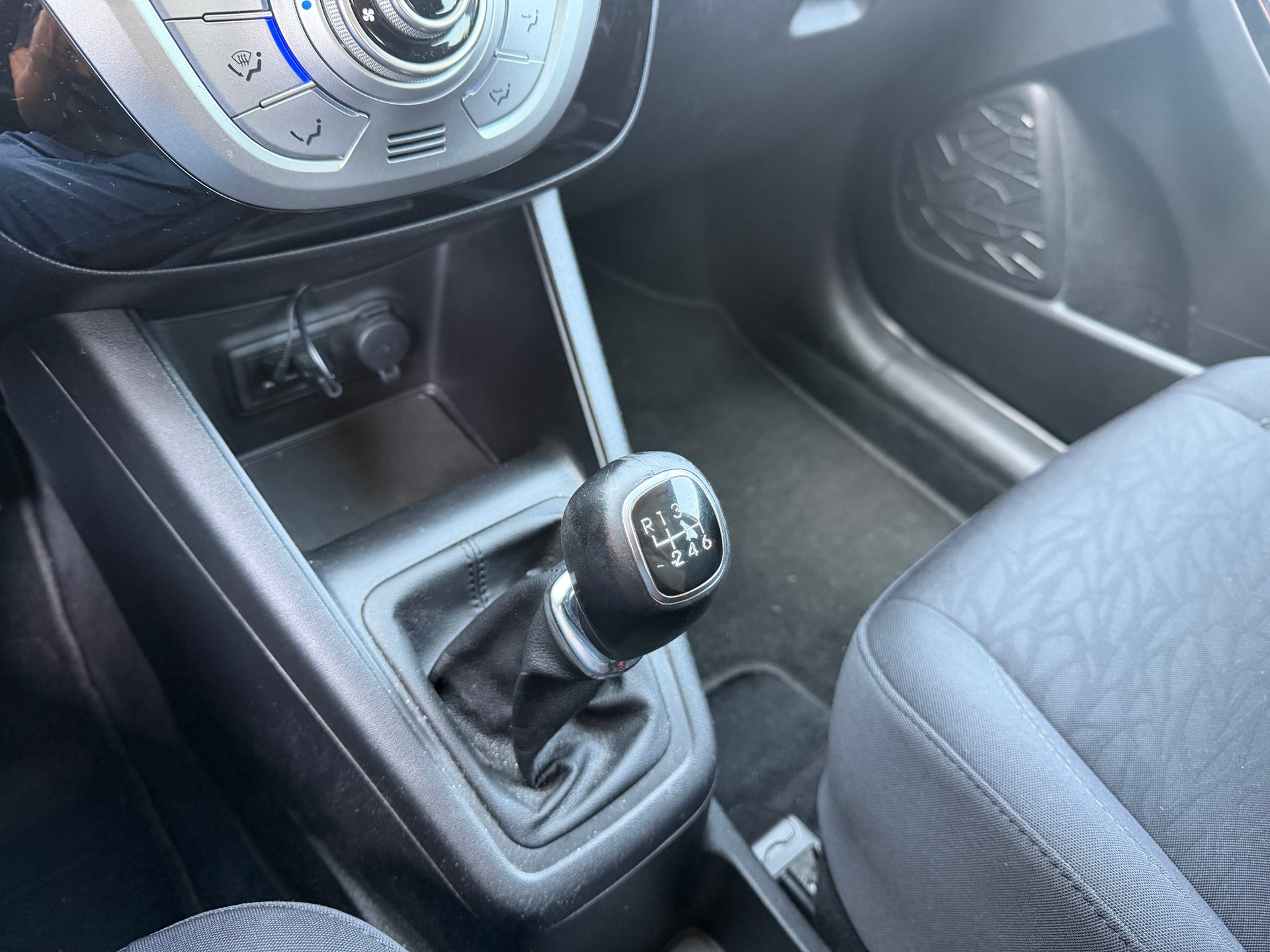 HYUNDAI iX20 1.6 Premium-image-8