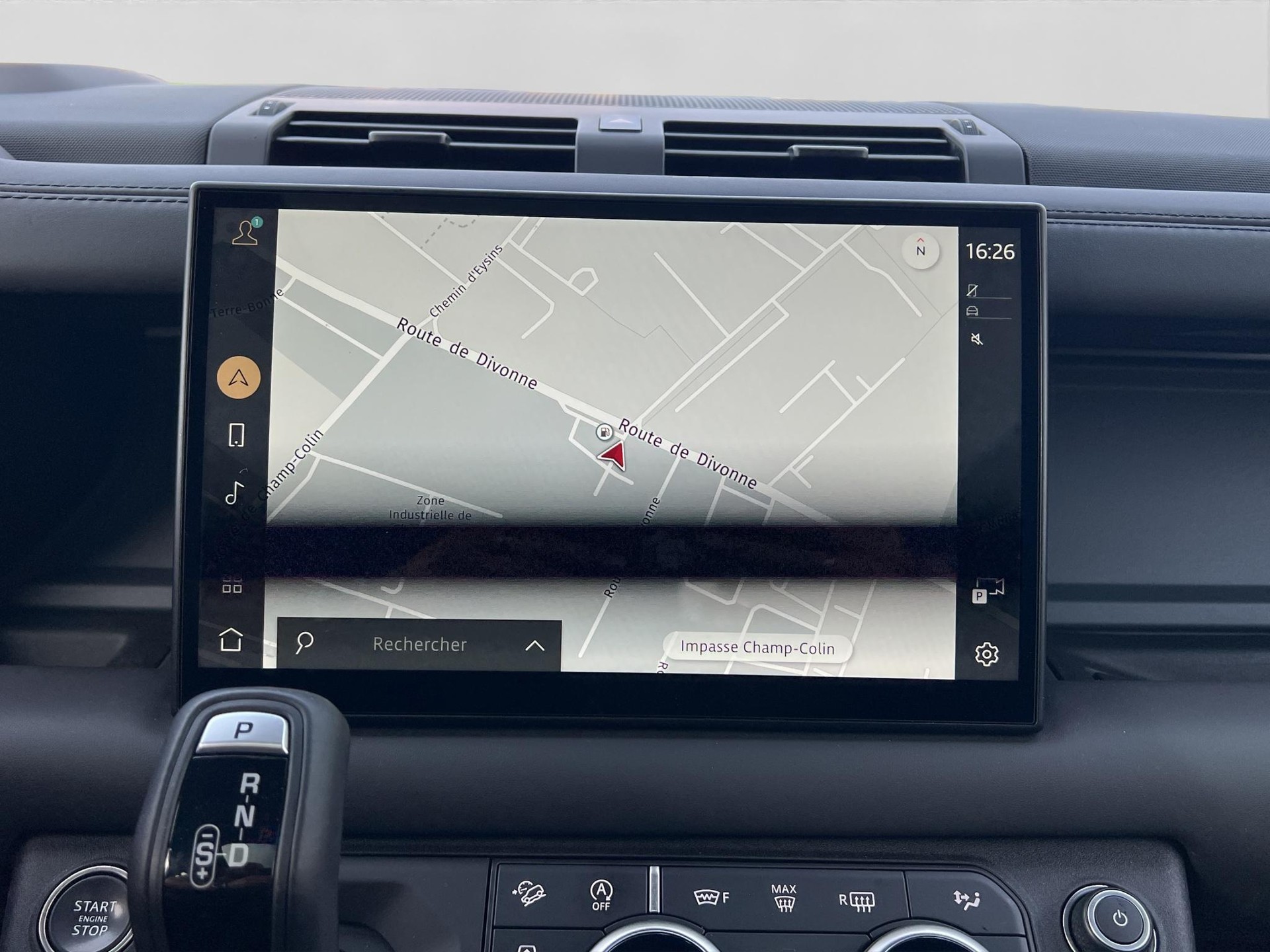 LAND ROVER Defender 110 3.0 D I6 300 X-Dynamic HSE-image-4