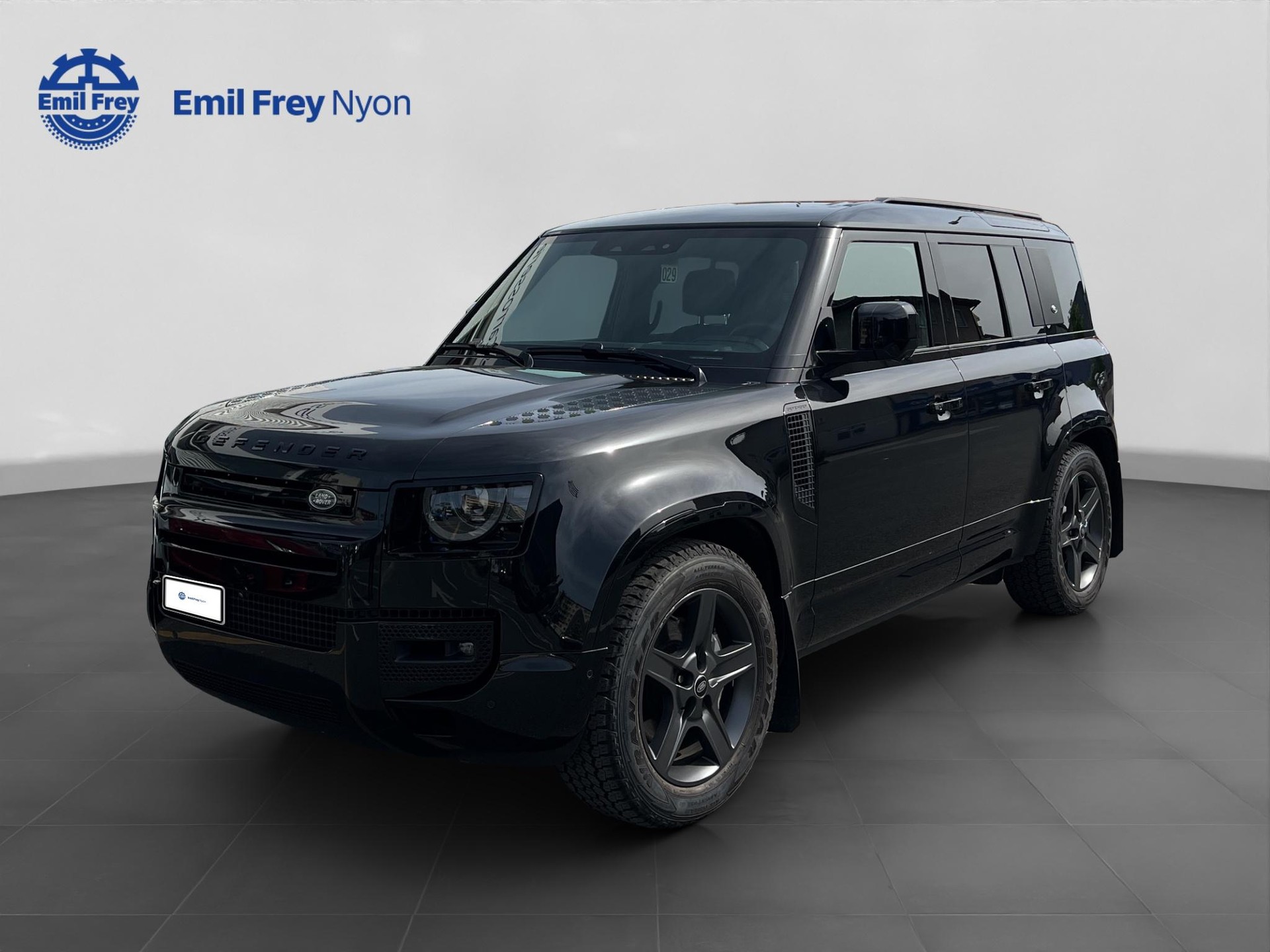 LAND ROVER Defender 110 3.0 D I6 300 X-Dynamic HSE-image-0