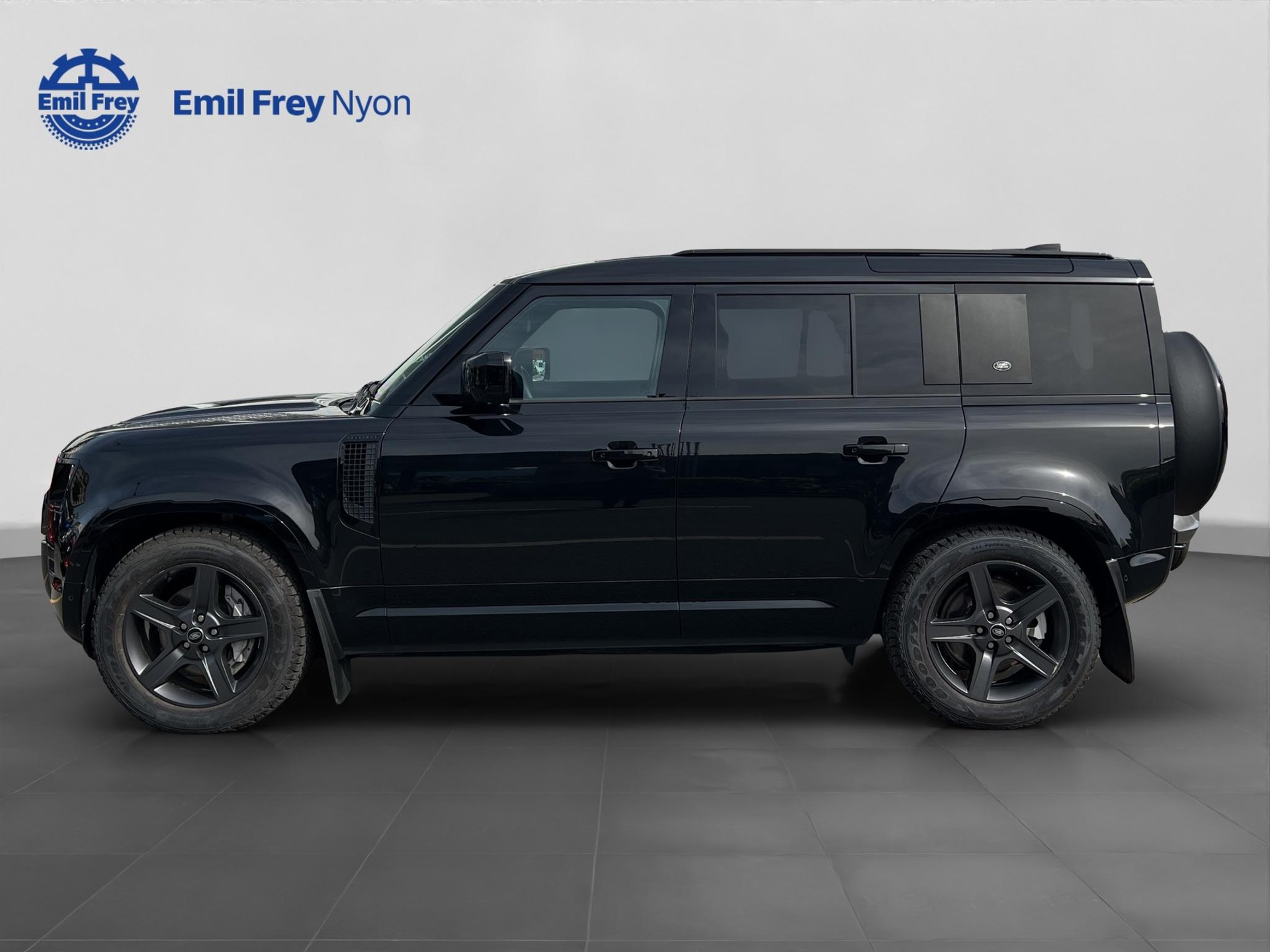 LAND ROVER Defender 110 3.0 D I6 300 X-Dynamic HSE-image-2