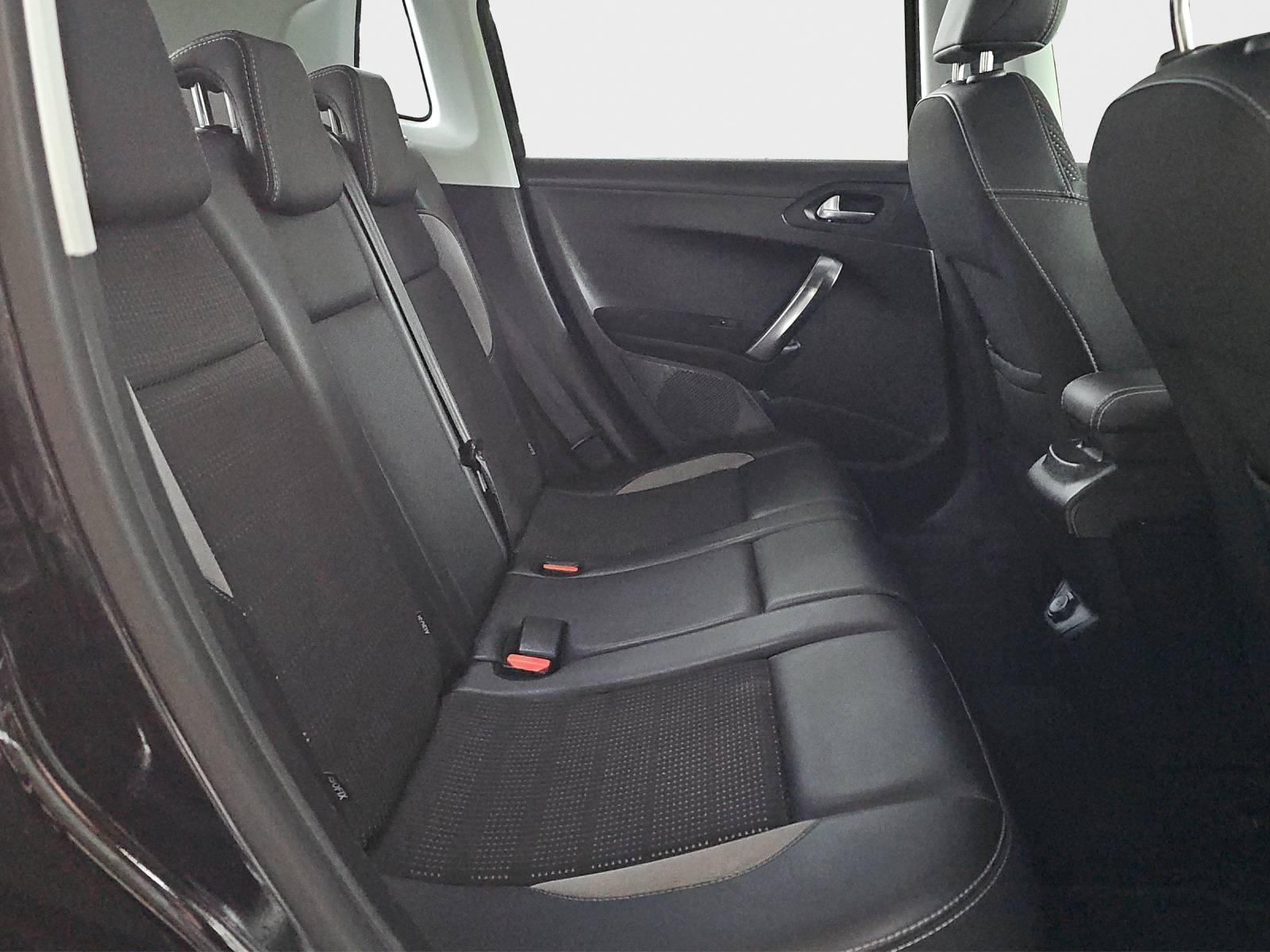PEUGEOT 2008 1.2 PureTech Allure EAT6-image-16