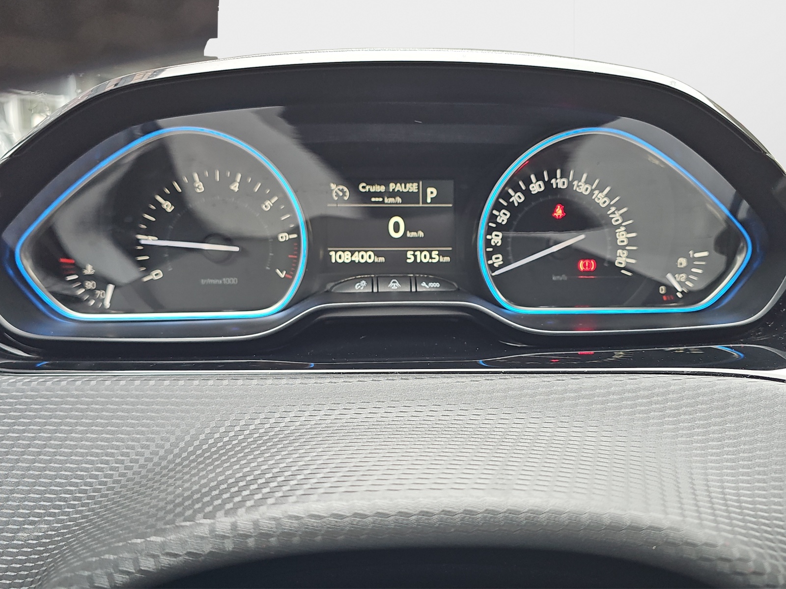 PEUGEOT 2008 1.2 PureTech Allure EAT6-image-9