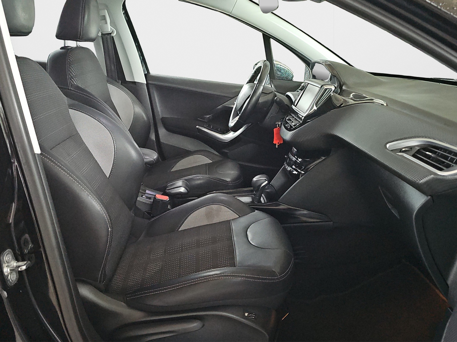 PEUGEOT 2008 1.2 PureTech Allure EAT6-image-11