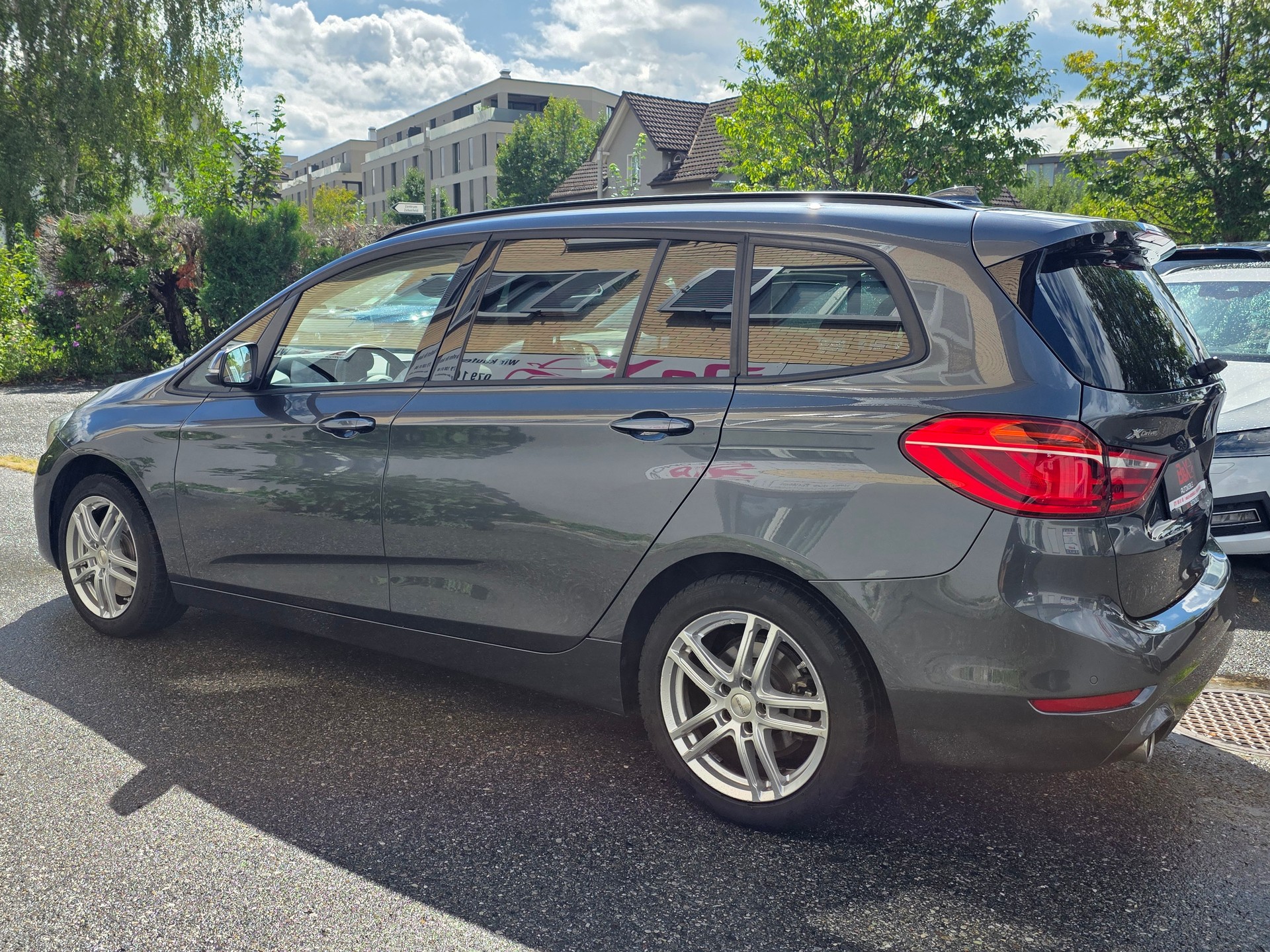 BMW 218d xDrive Gran Tourer Steptronic-image-4