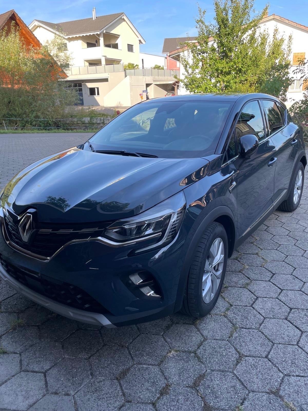 RENAULT CAPTUR-image-2