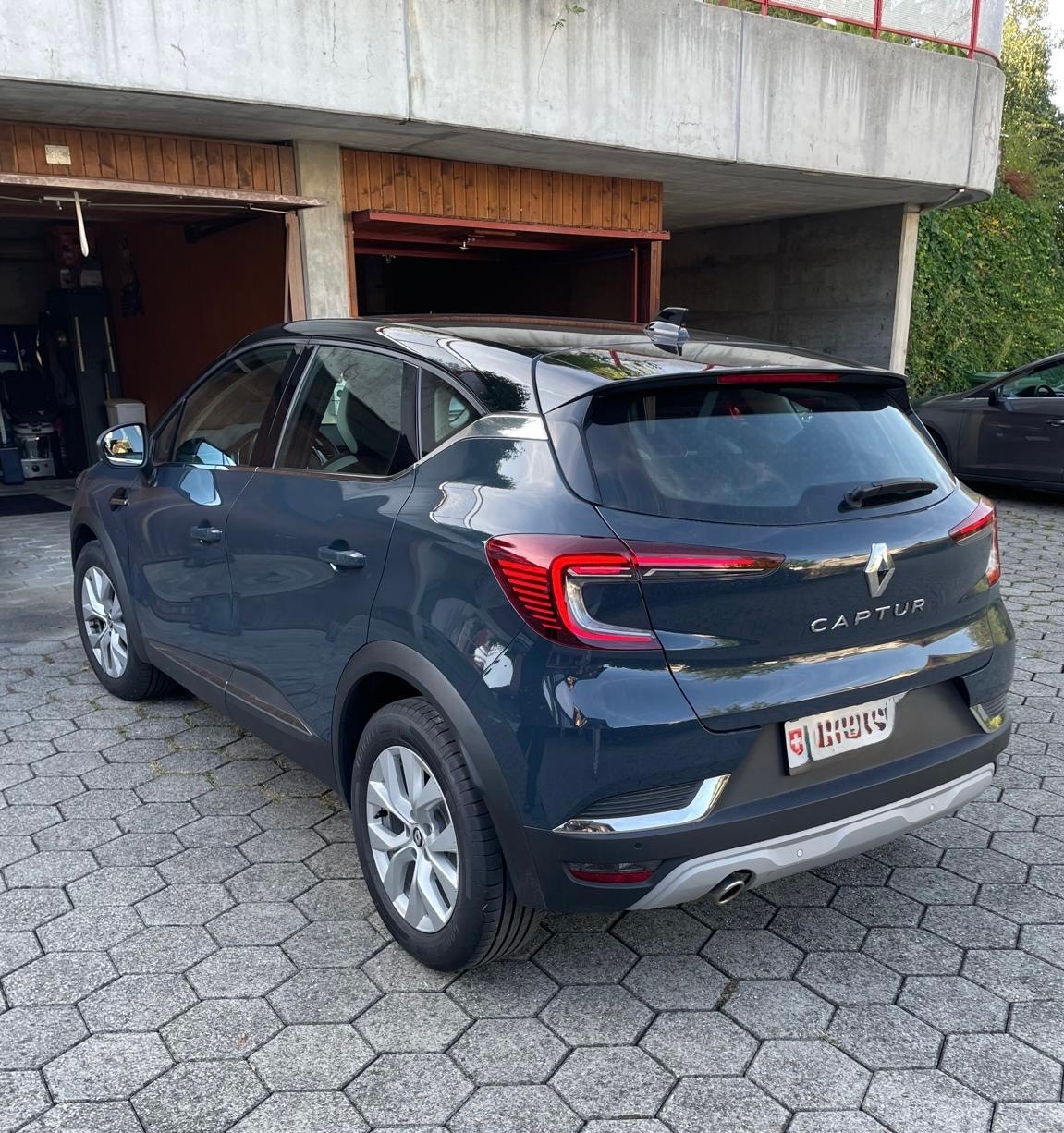 RENAULT CAPTUR-image-1