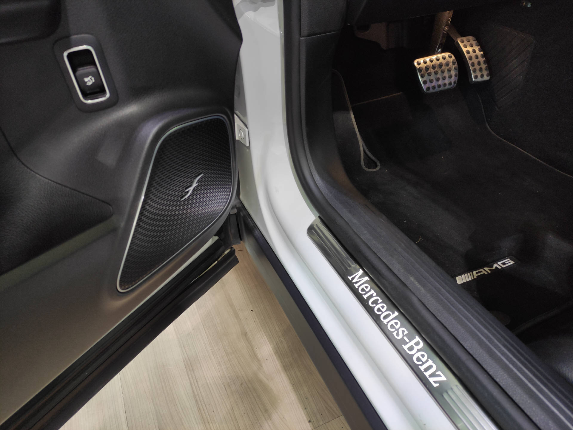 MERCEDES-BENZ GLB 250 AMG Line 4matic-image-4