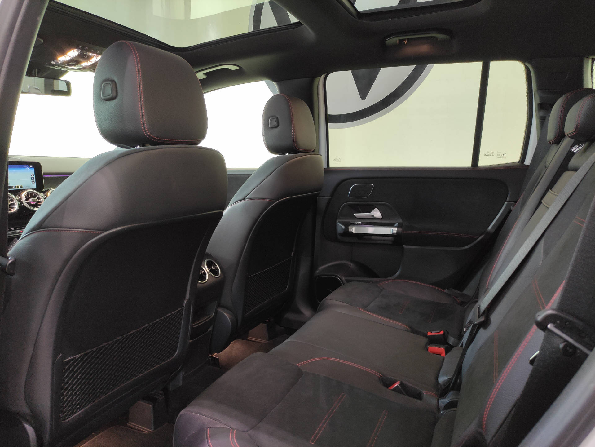 MERCEDES-BENZ GLB 250 AMG Line 4matic-image-12