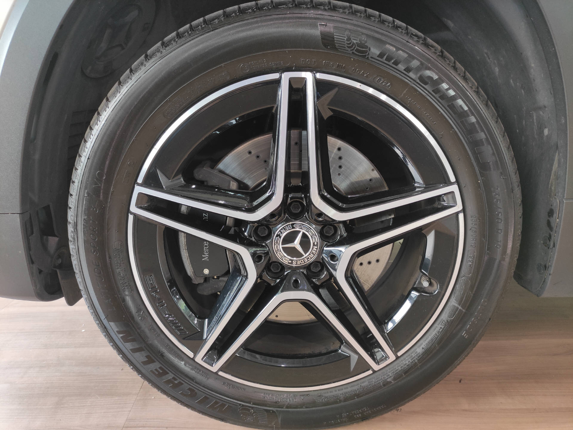 MERCEDES-BENZ GLB 250 AMG Line 4matic-image-2