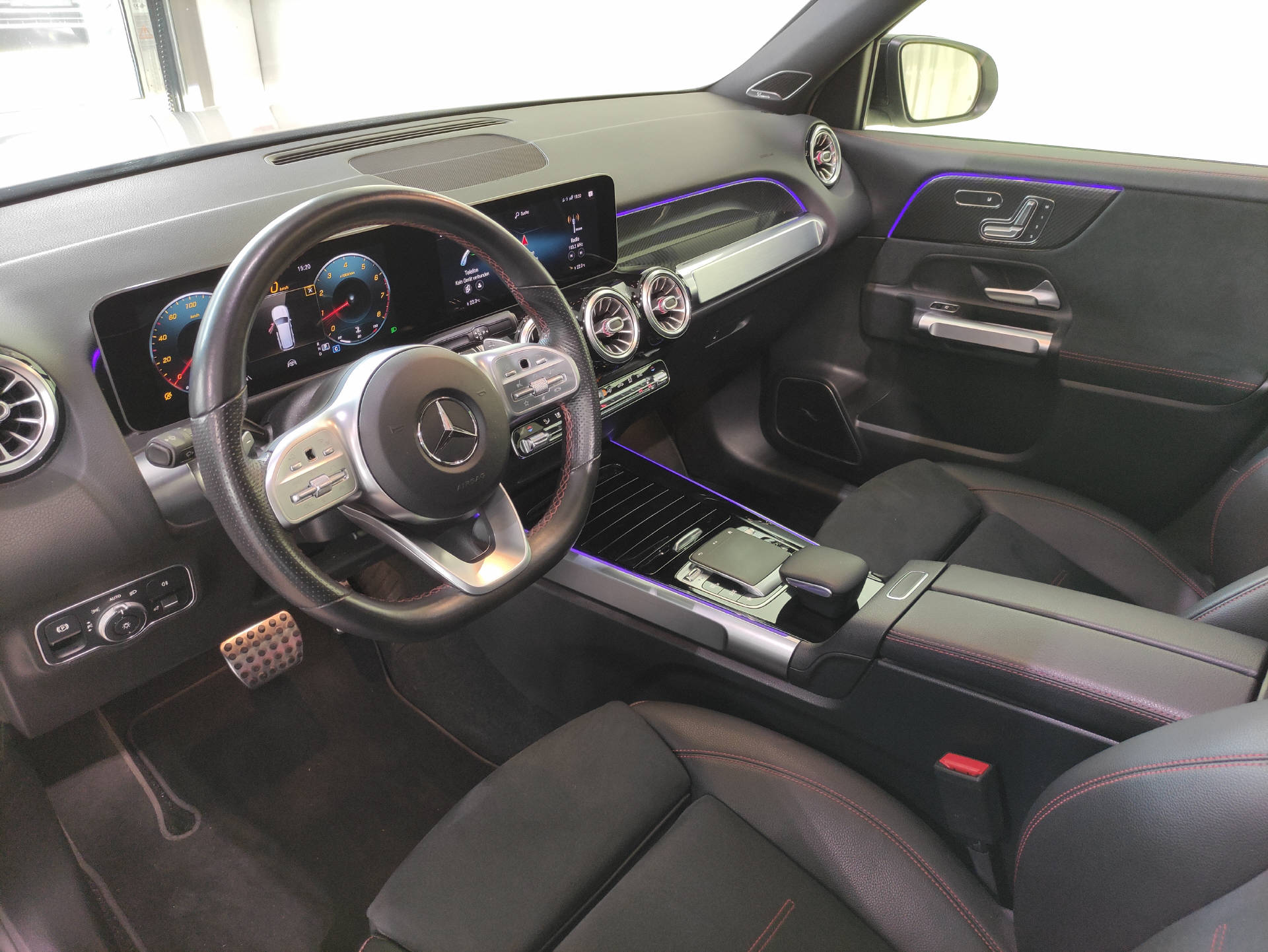 MERCEDES-BENZ GLB 250 AMG Line 4matic-image-3