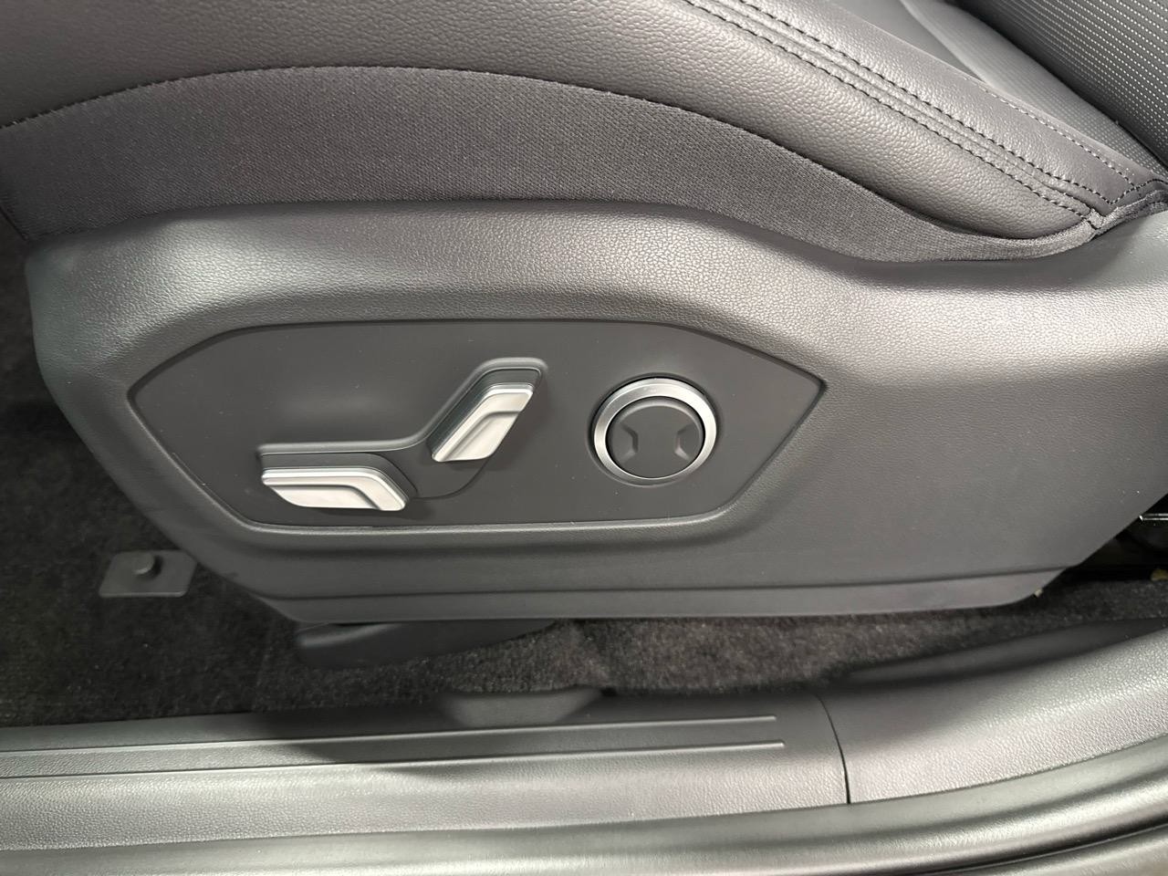 HYUNDAI Santa Fe 1.6 T-GDi PHEV Calligraphy 4WD Automatic-image-10