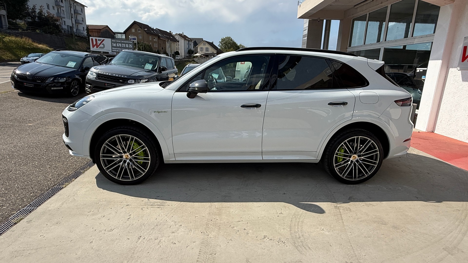 PORSCHE Cayenne E-Hybrid-image-4