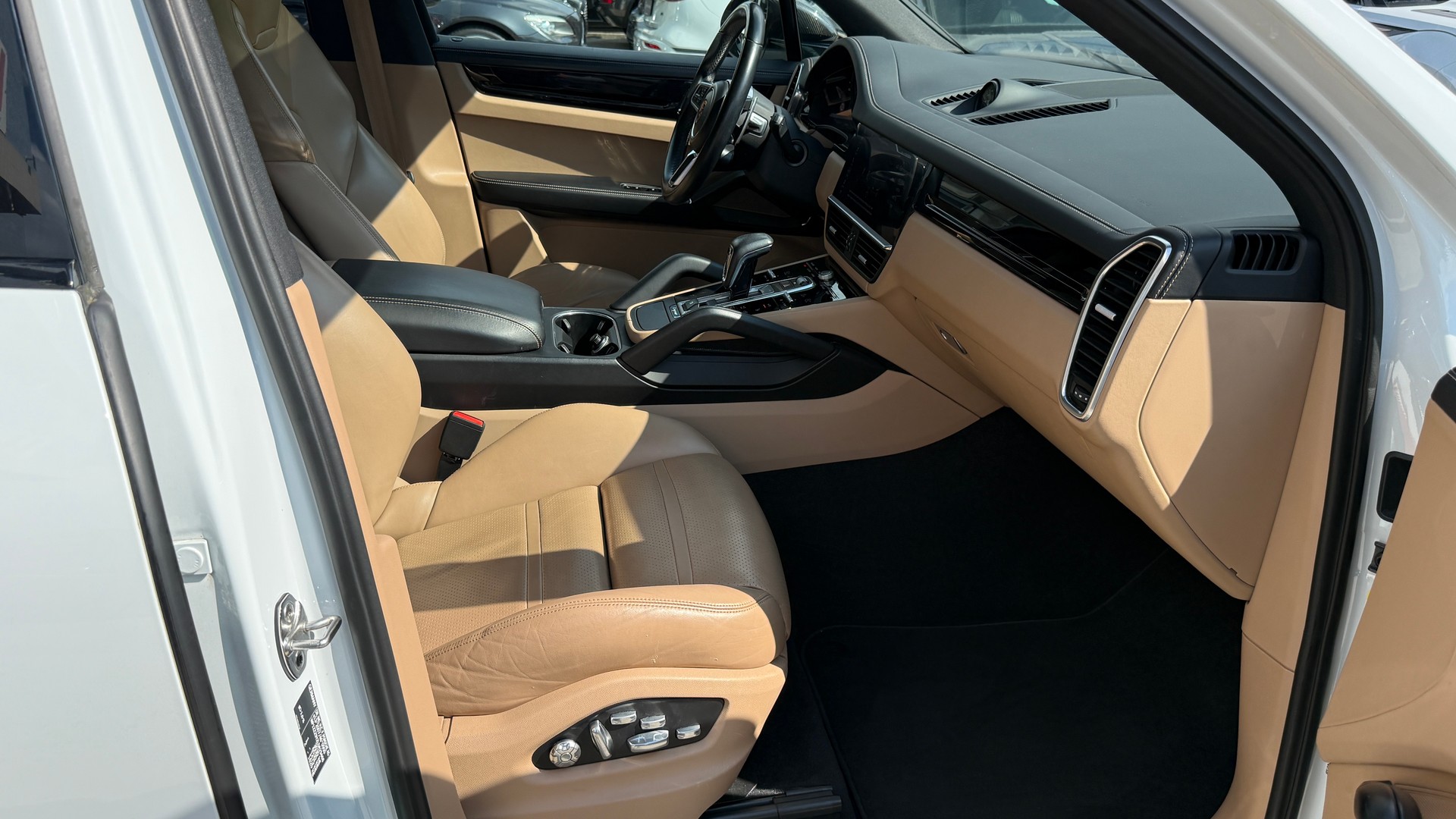 PORSCHE Cayenne E-Hybrid-image-14