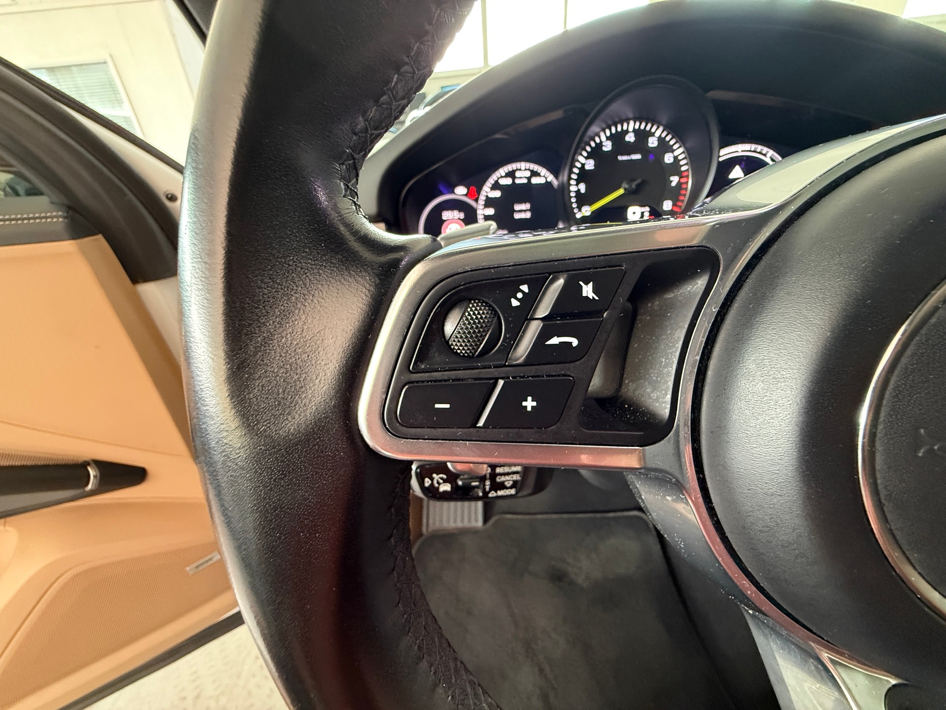 PORSCHE Cayenne E-Hybrid-image-22