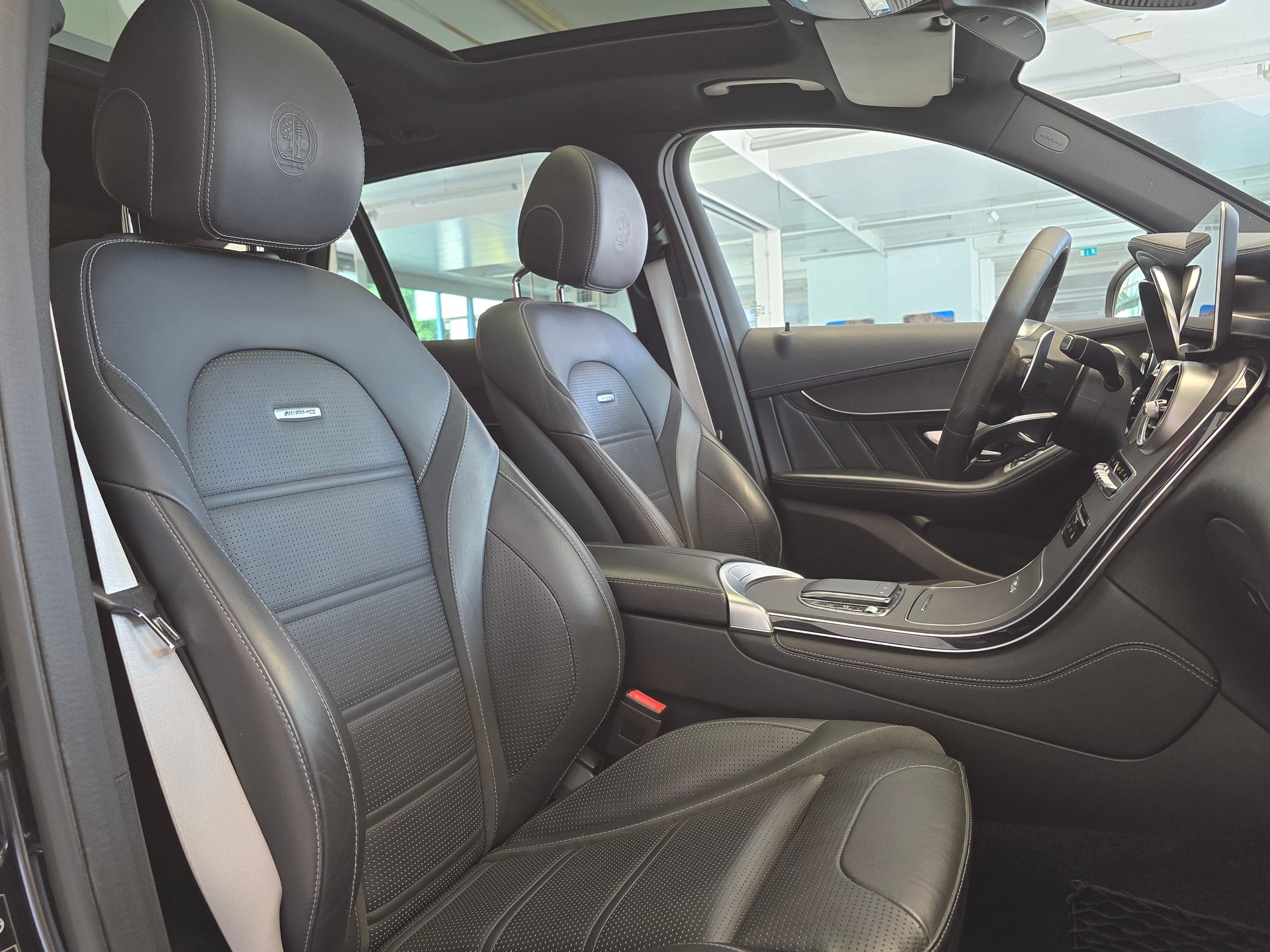 MERCEDES-BENZ GLC 63 S AMG 4Matic+ 9G-Tronic-image-12