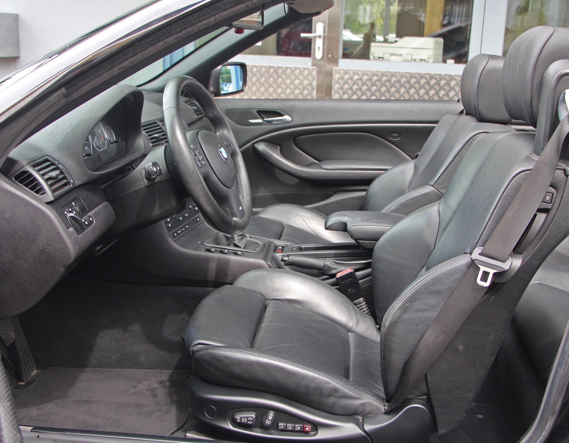 BMW 330Ci Cabriolet M-Sport Pack-image-7